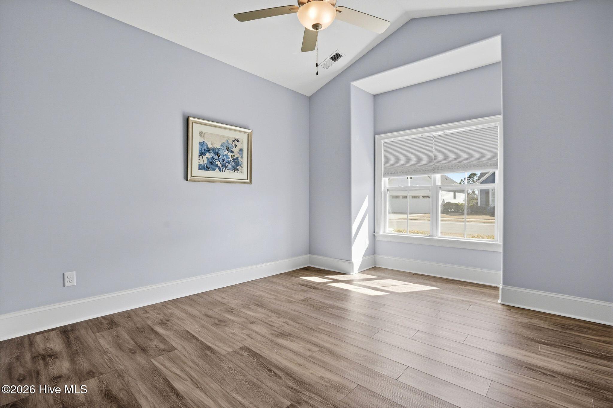 100556850 | Photo 25