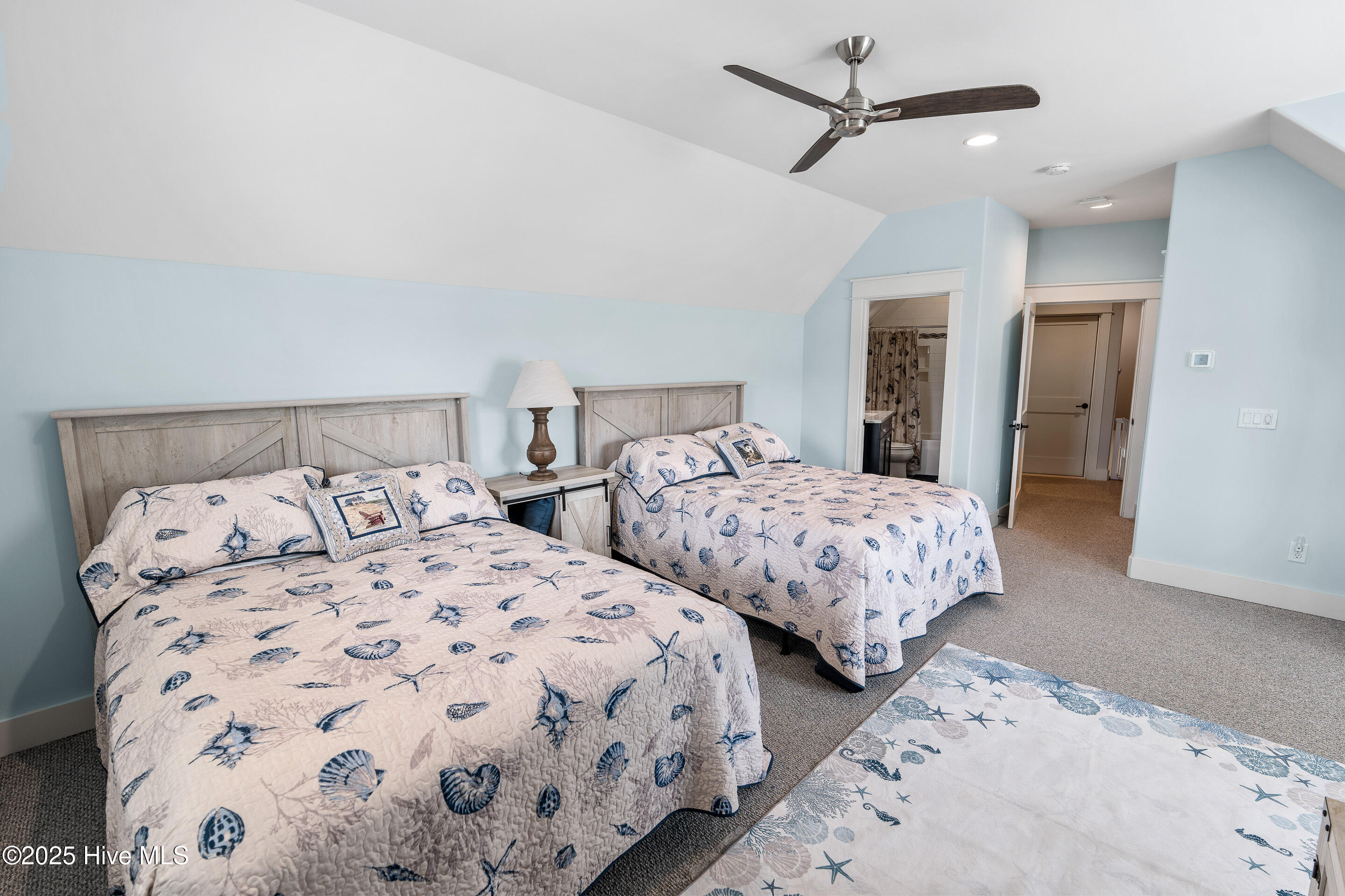 100554295 | Photo 40