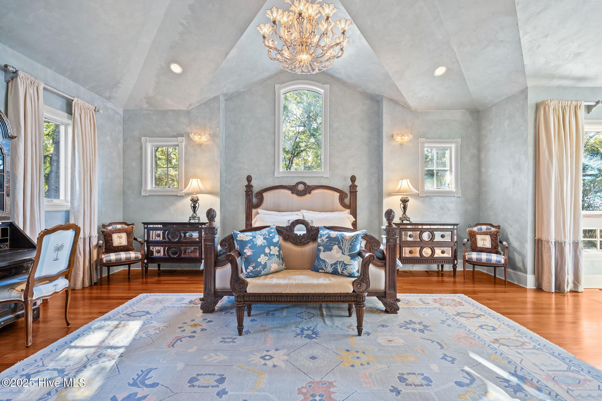 100547936 | Photo 35