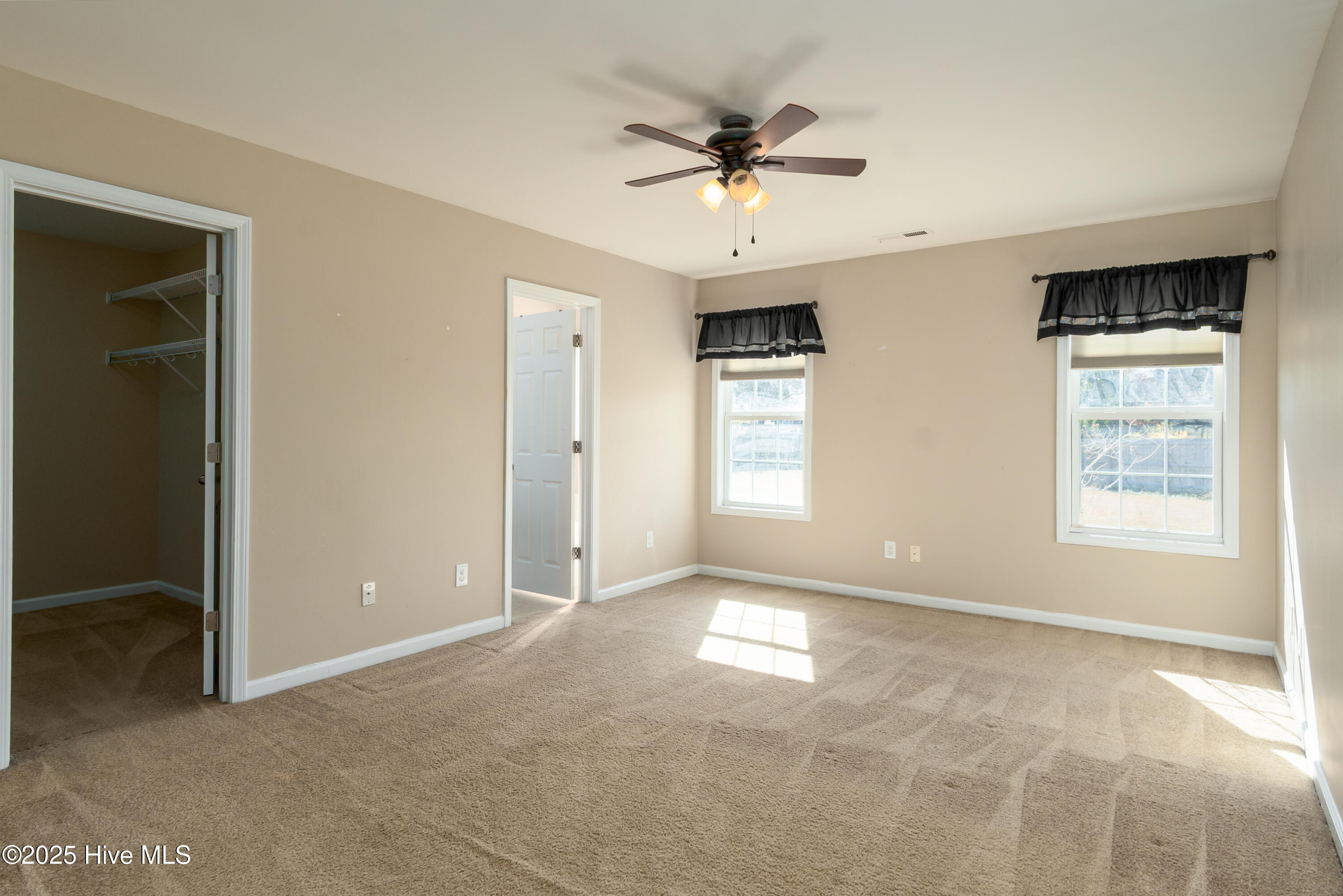 100542382 | Photo 25