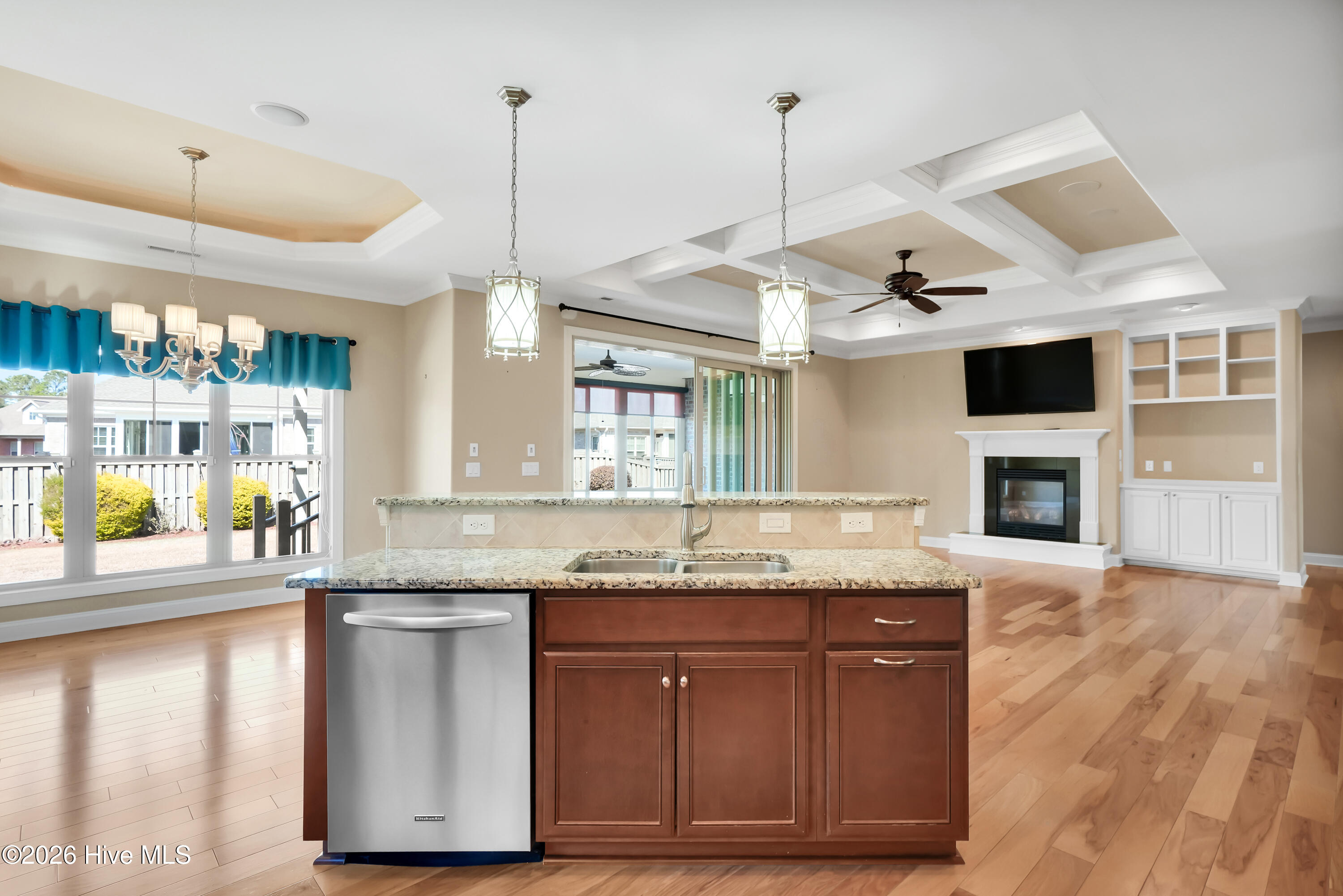 100562046 | Photo 10