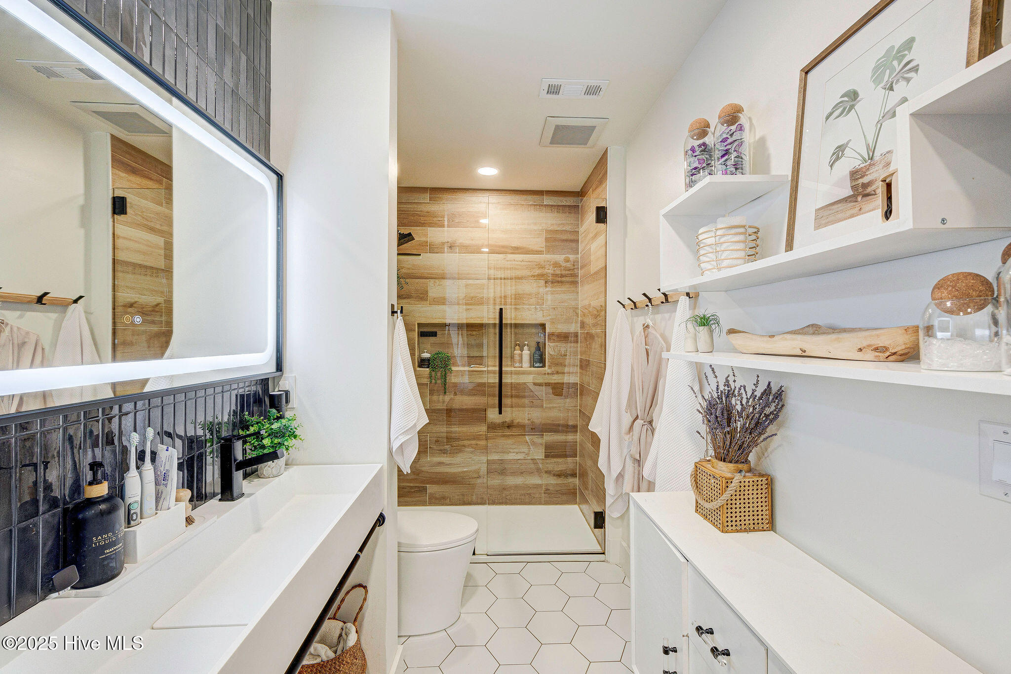 100534059 | Photo 28