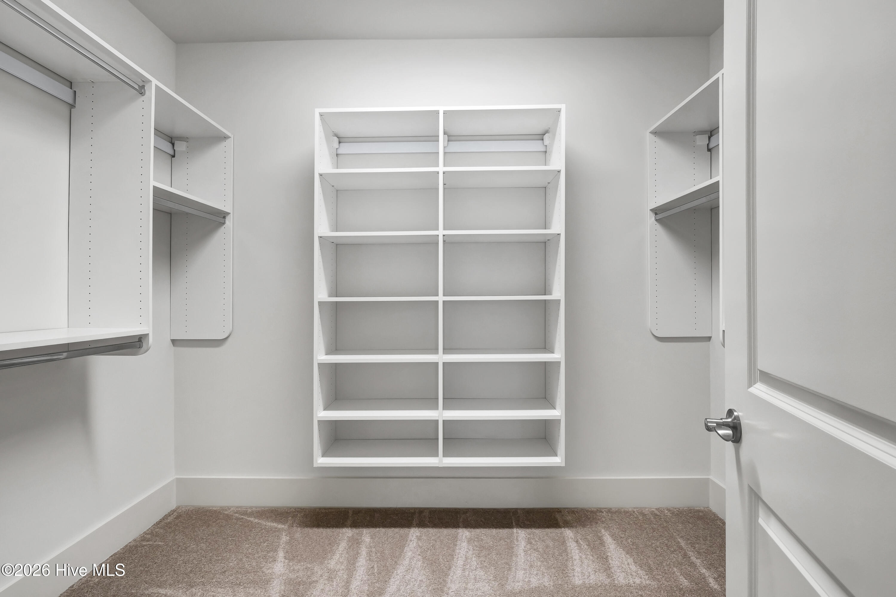 100560216 | Photo 14