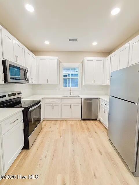 100568667 | Photo 12