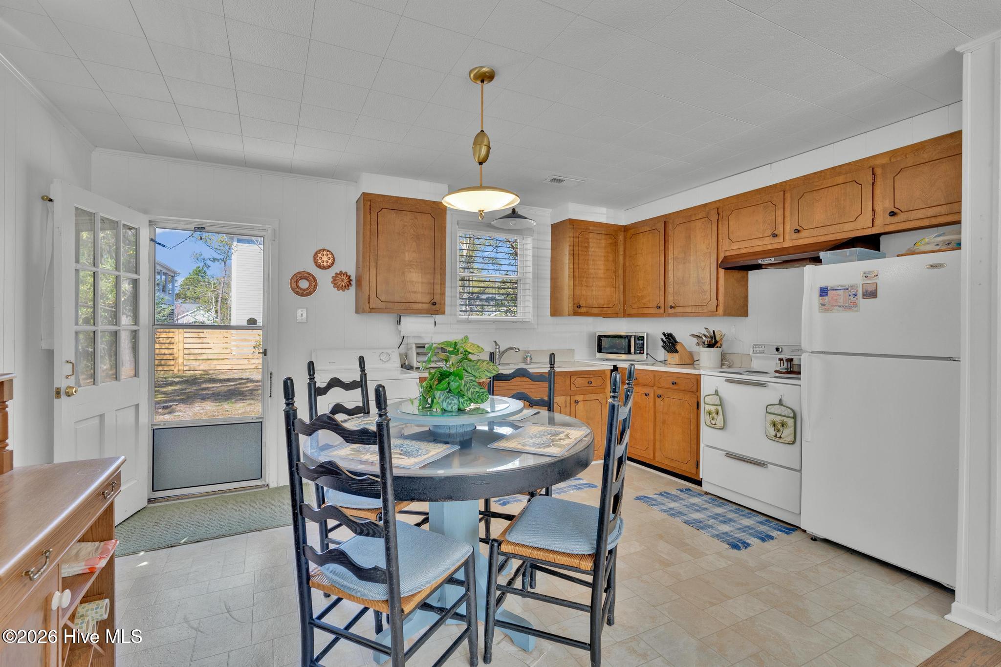 100562337 | Photo 13