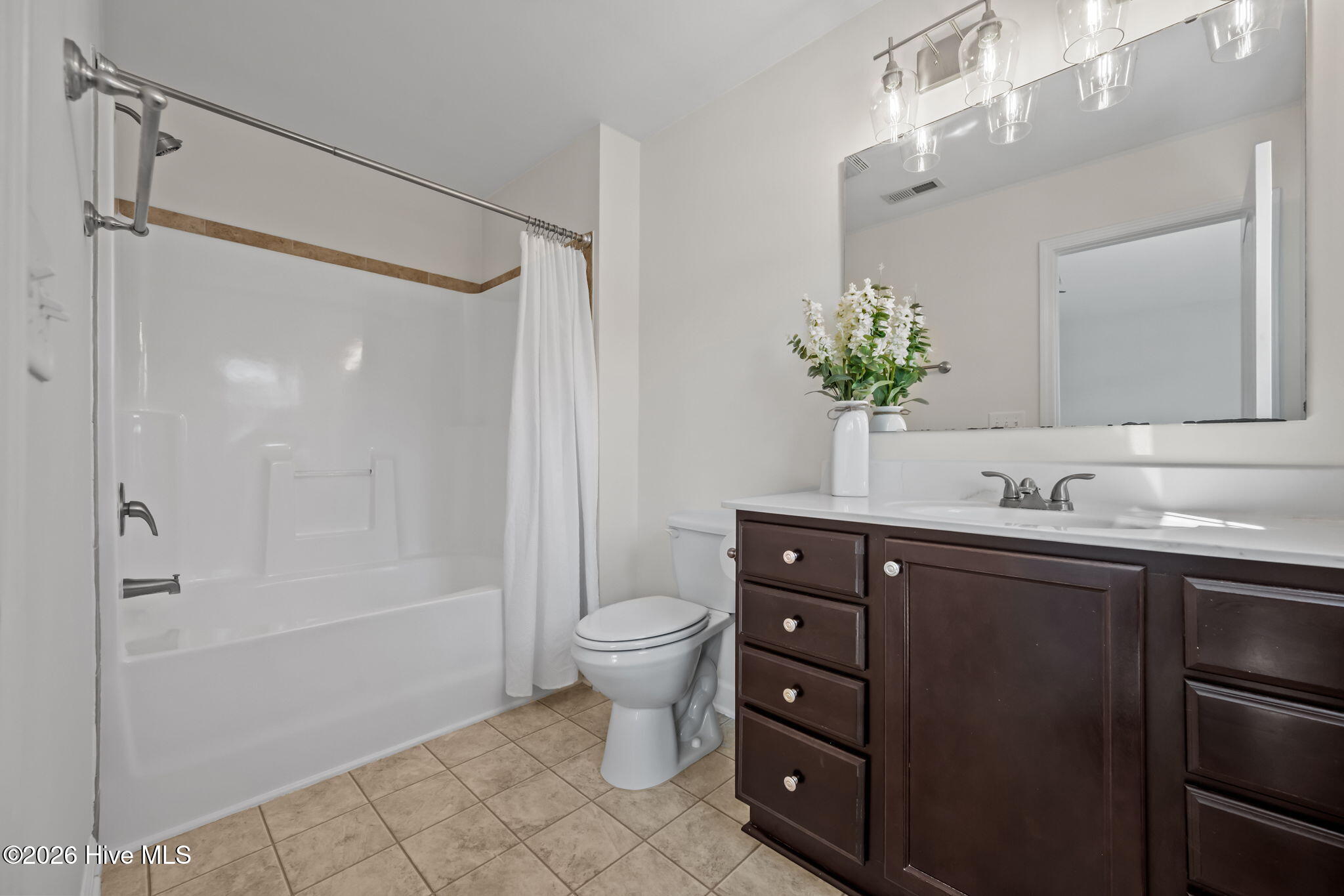 100570344 | Photo 25