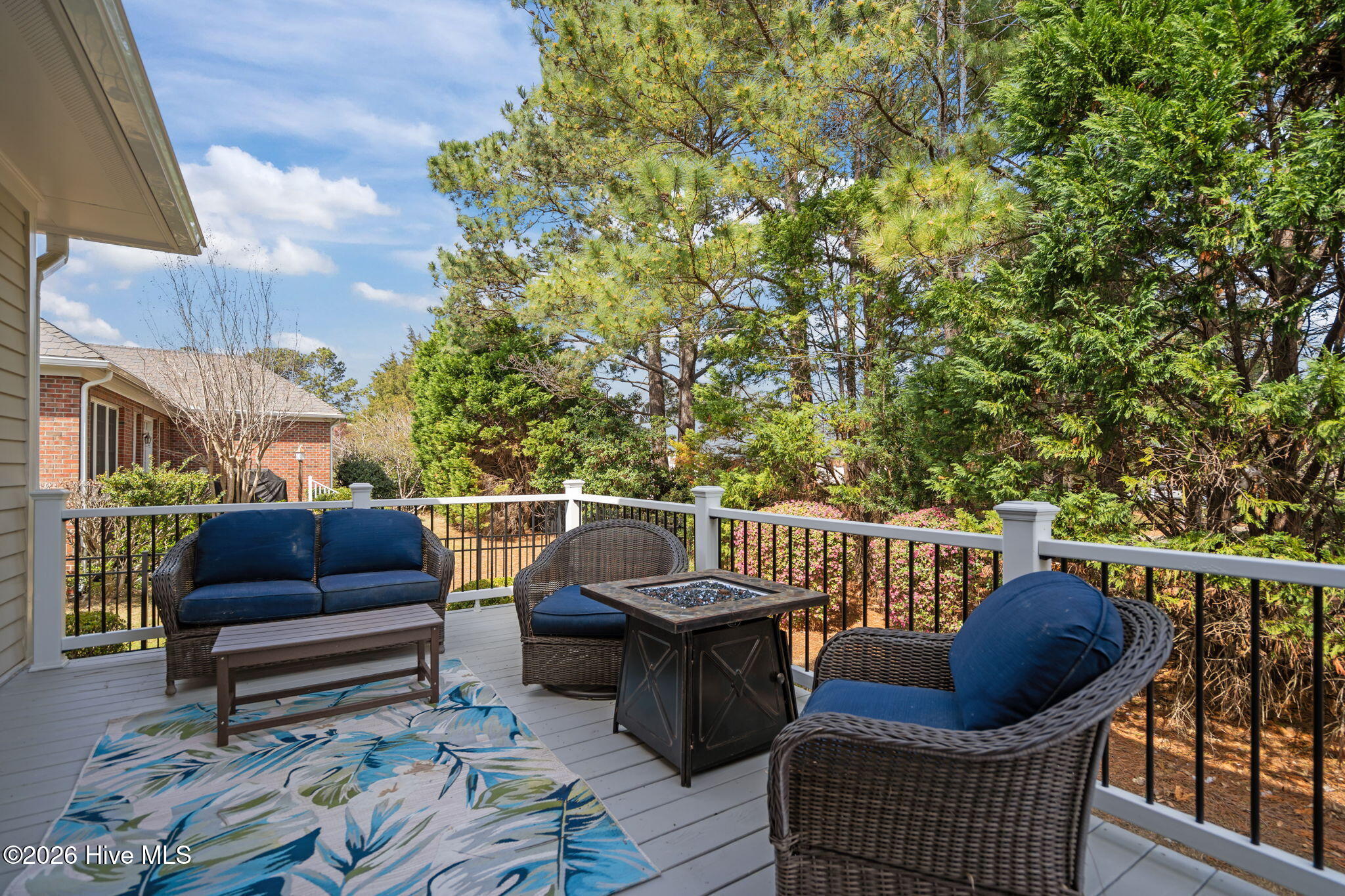 100561937 | Photo 16