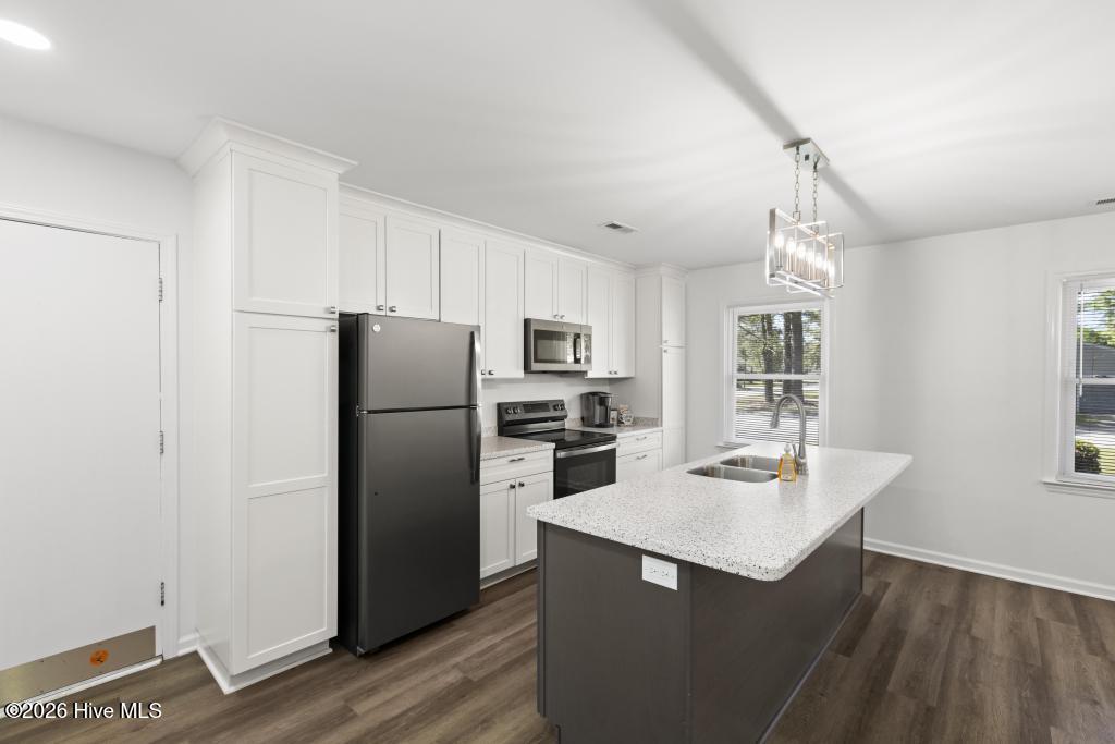 100568069 | Photo 12