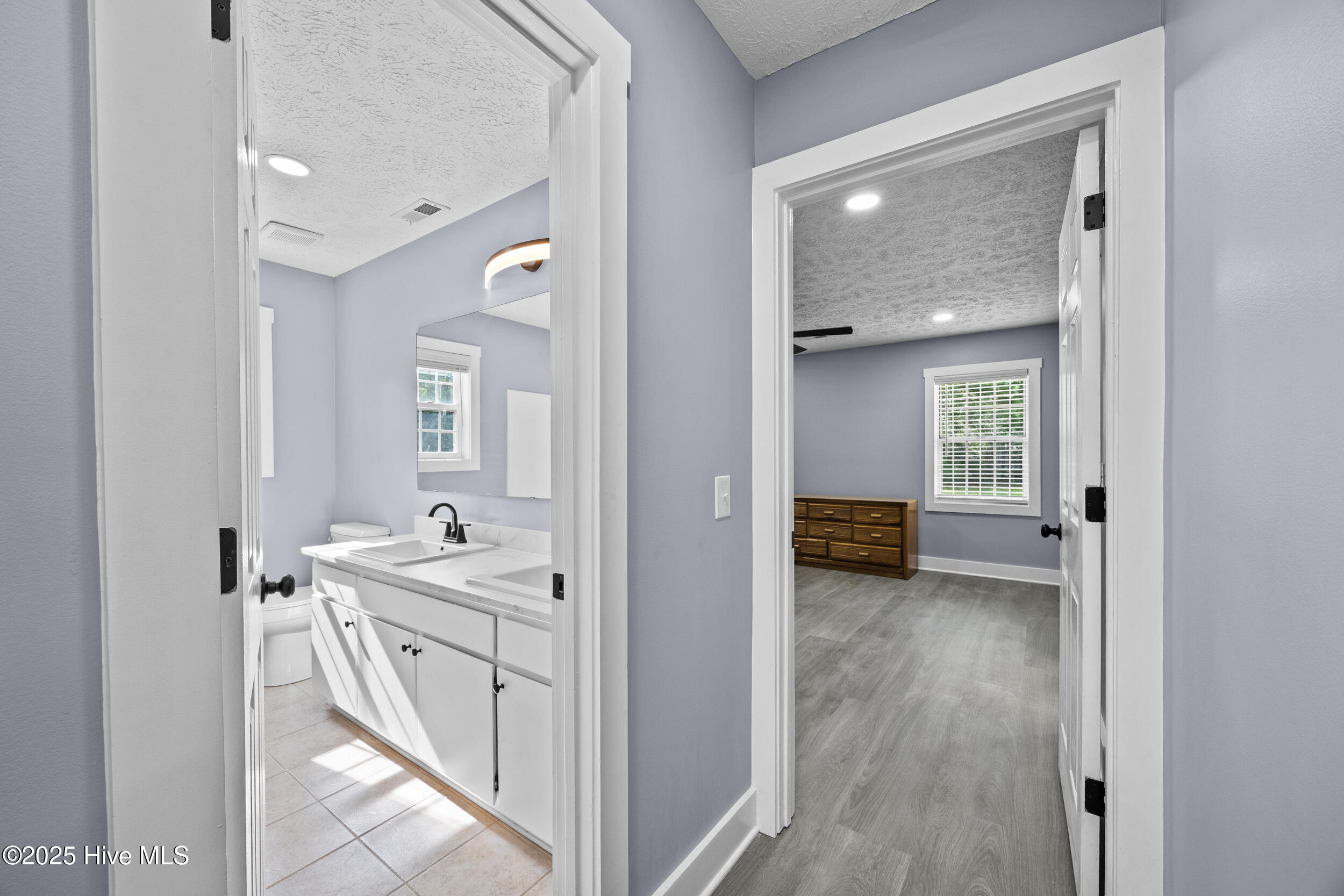 100521133 | Photo 30