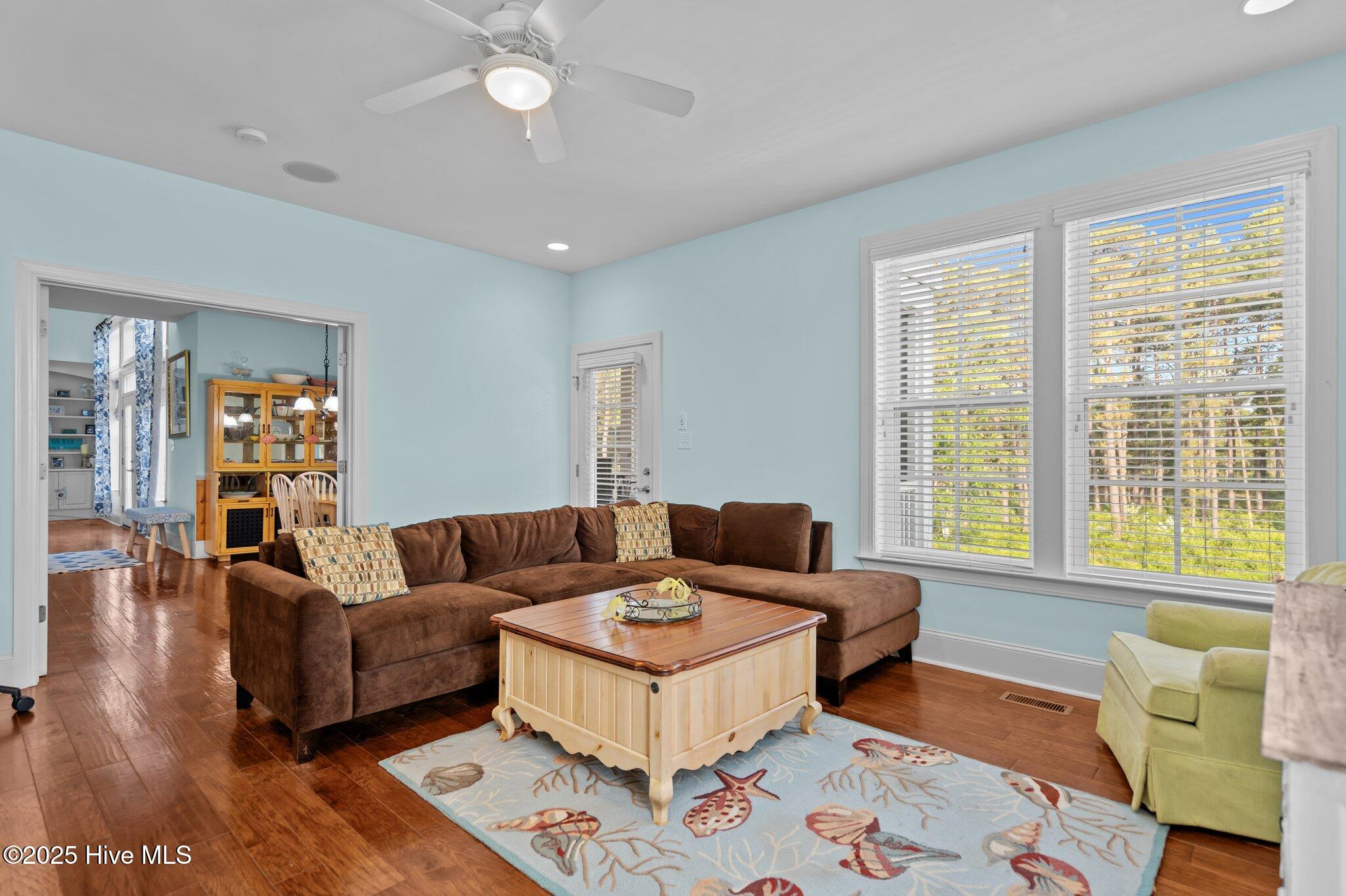 100513091 | Photo 42