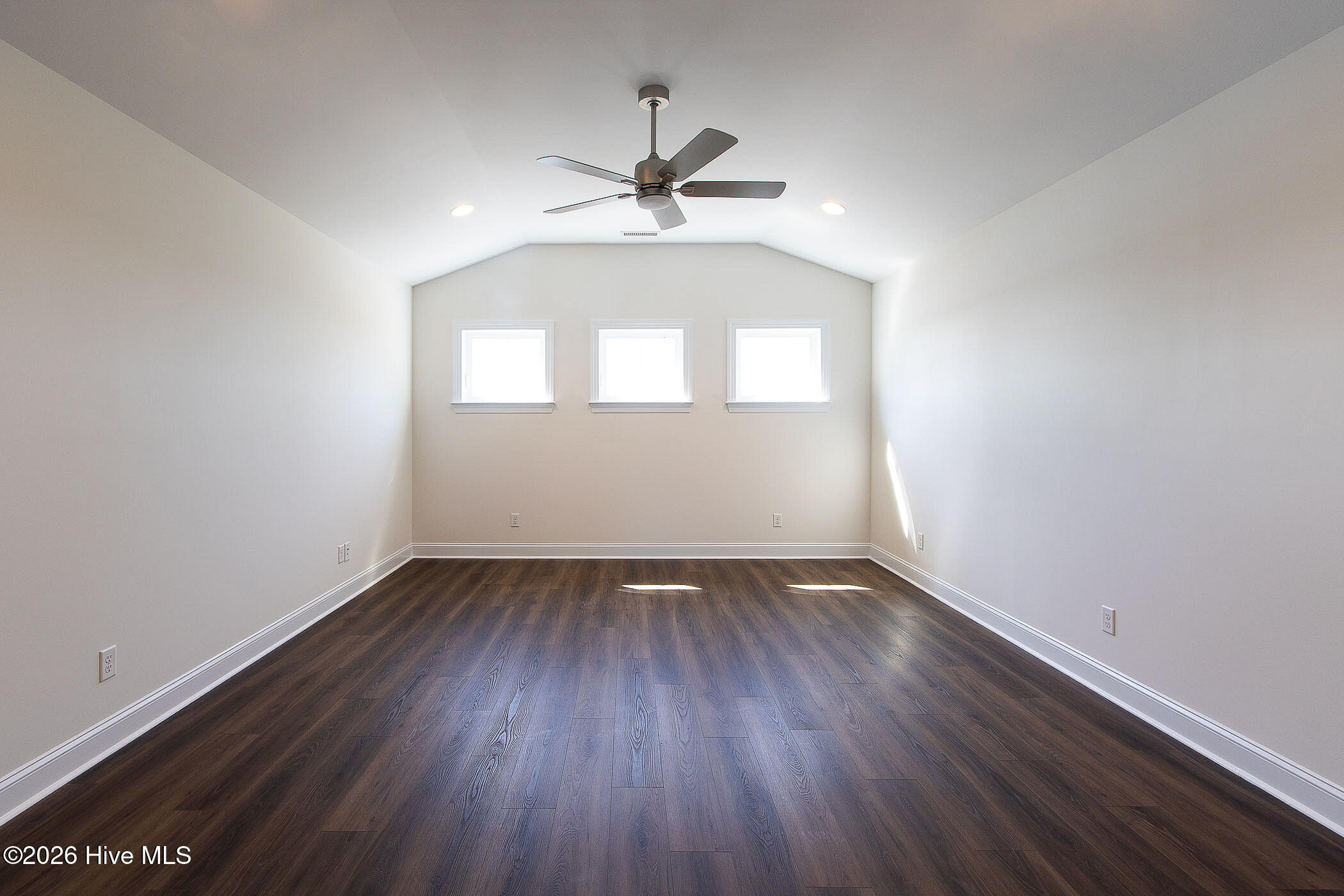 100568588 | Photo 62