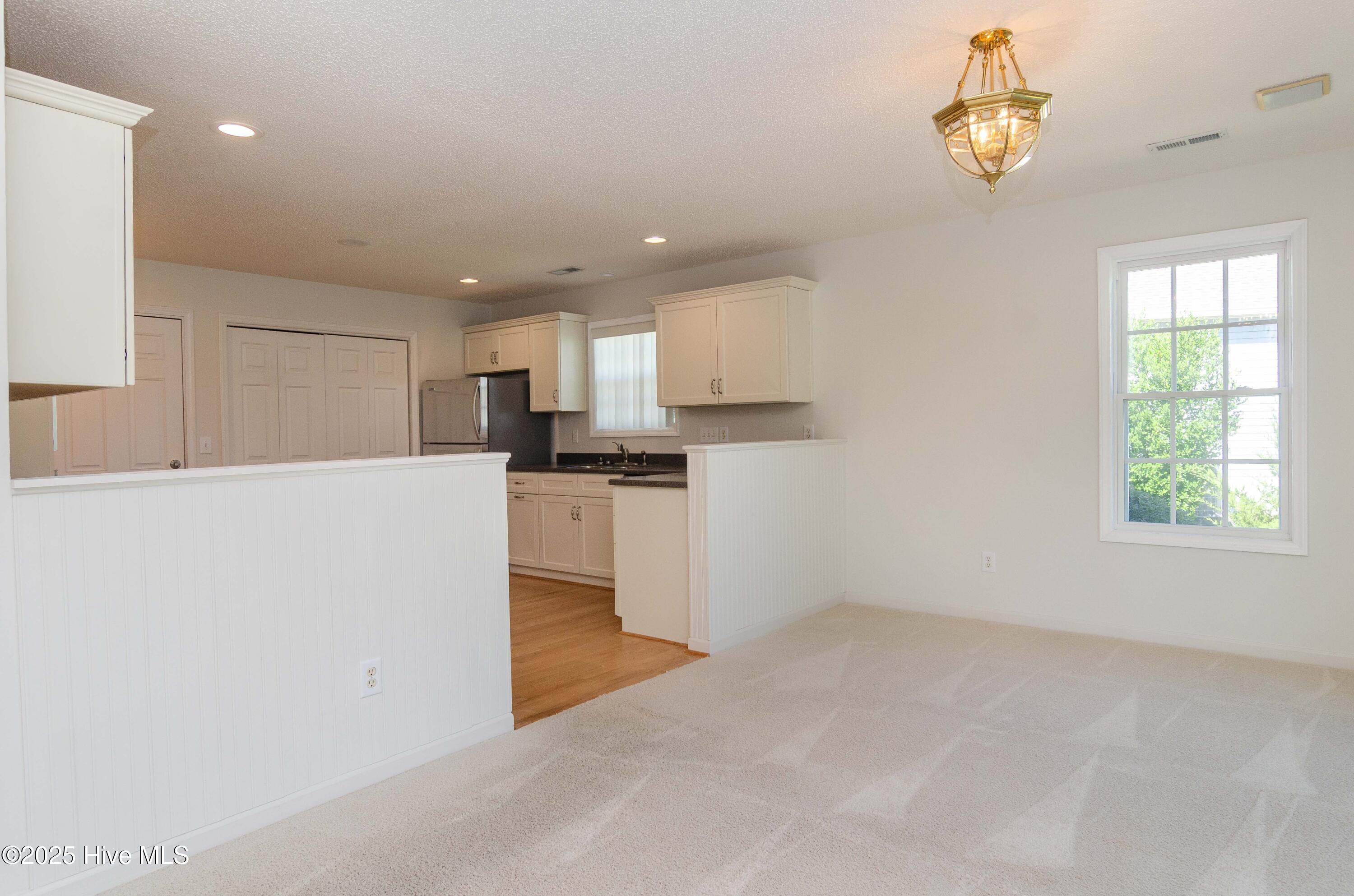 100563039 | Photo 10