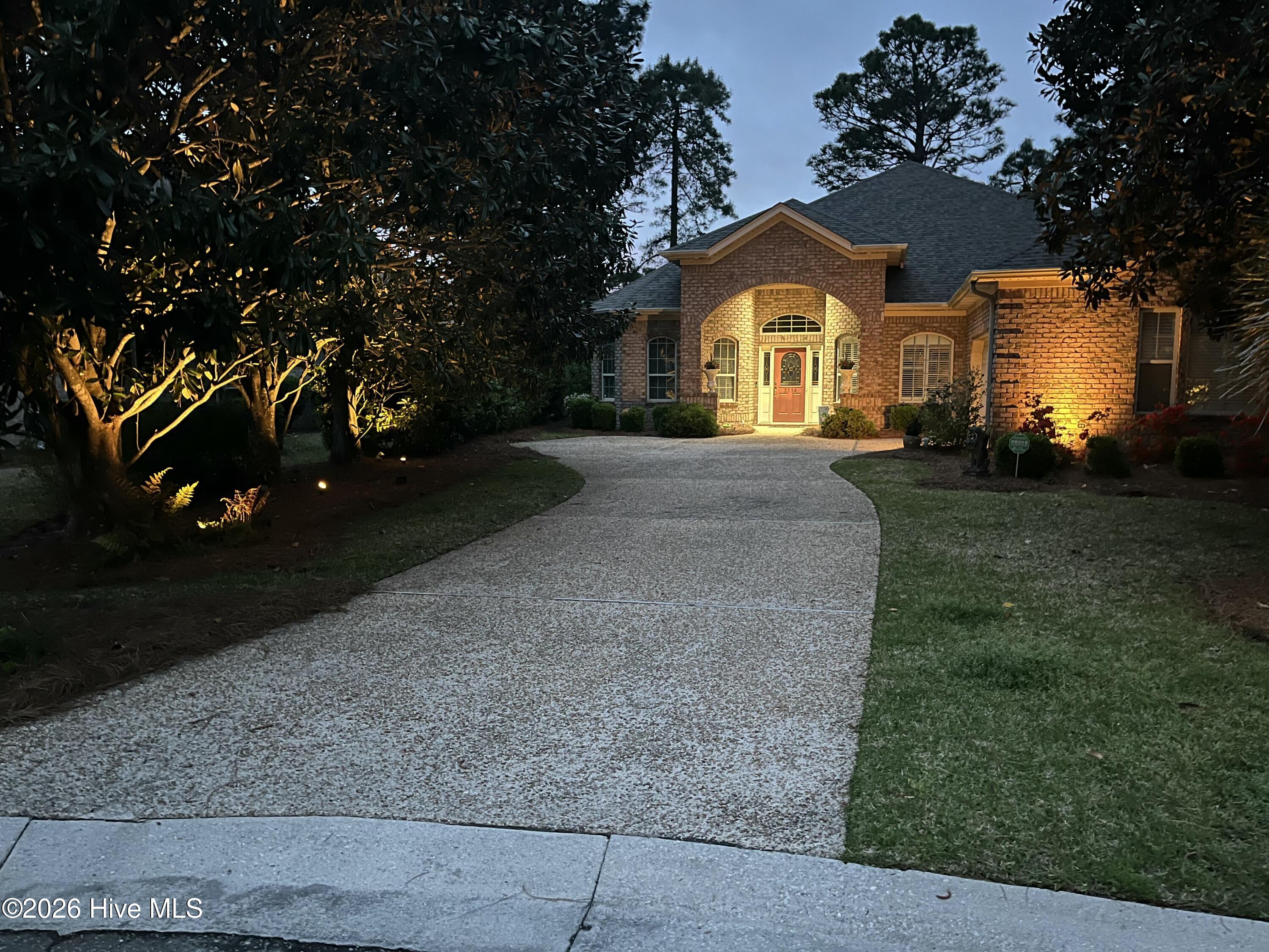 100565990 | Photo 48