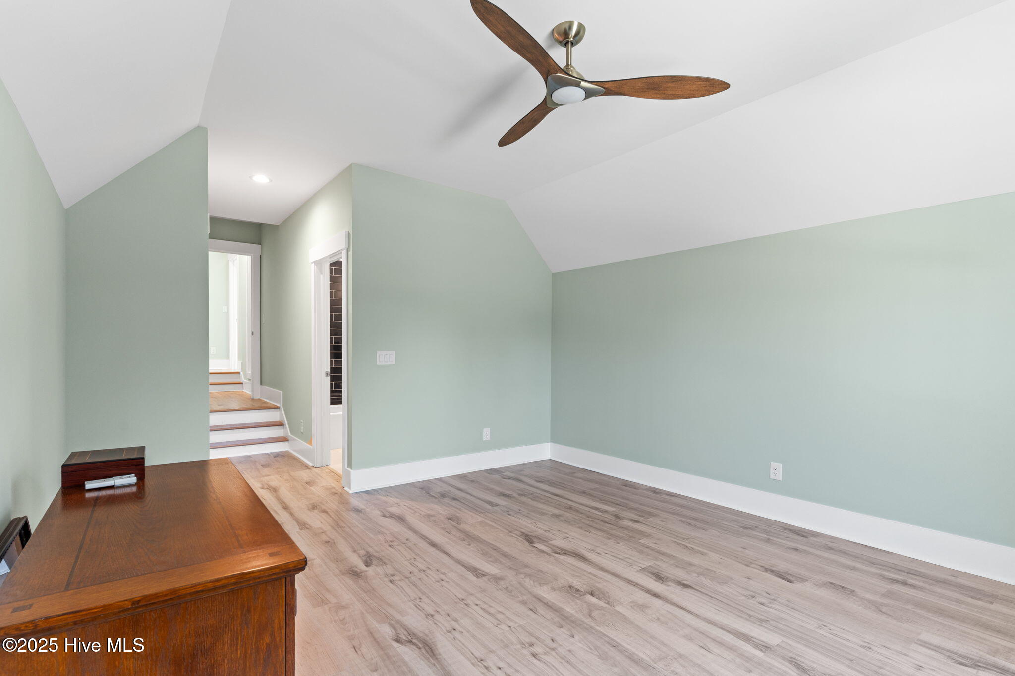 100516887 | Photo 61