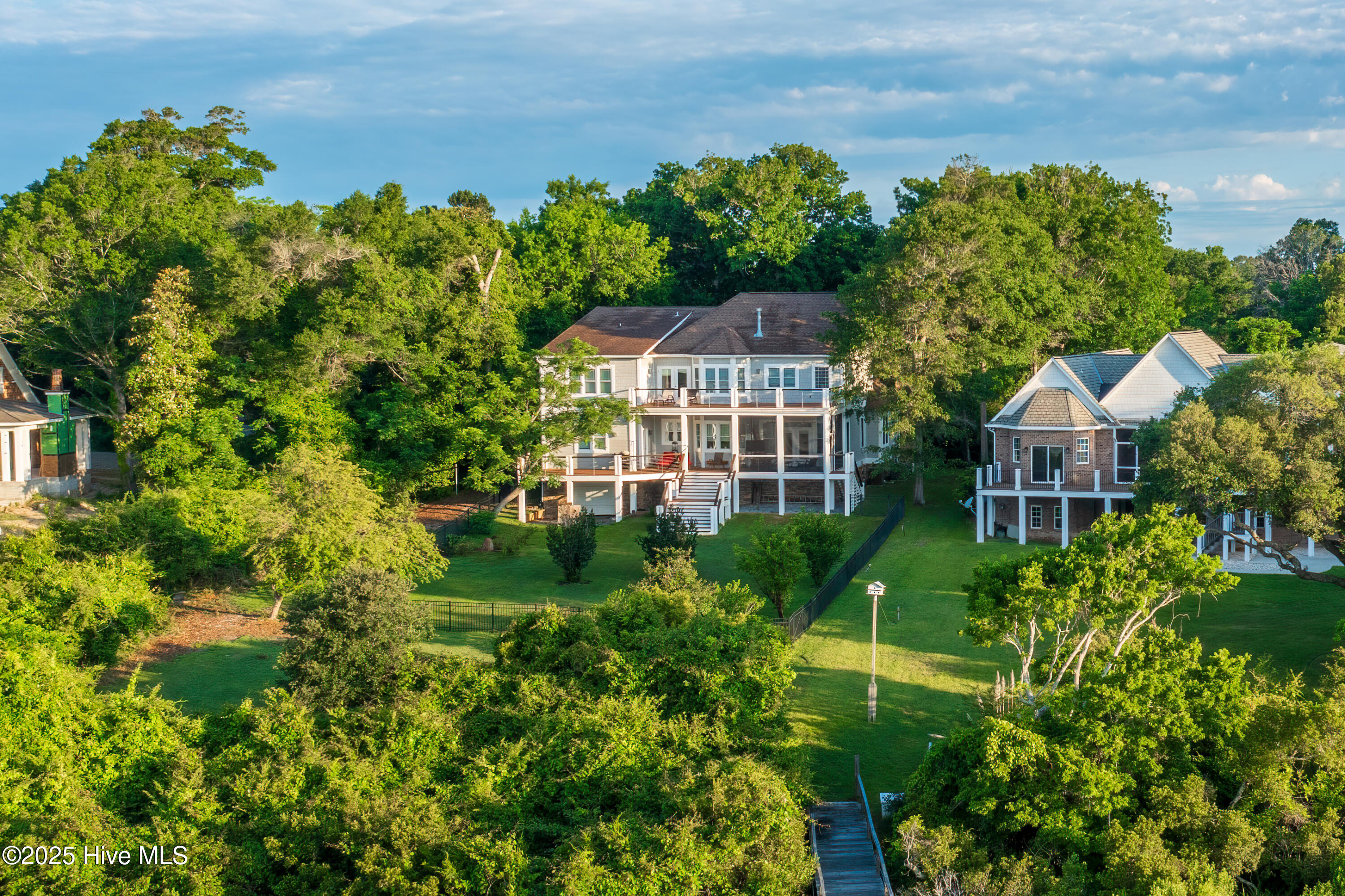 100510082 | Photo 48