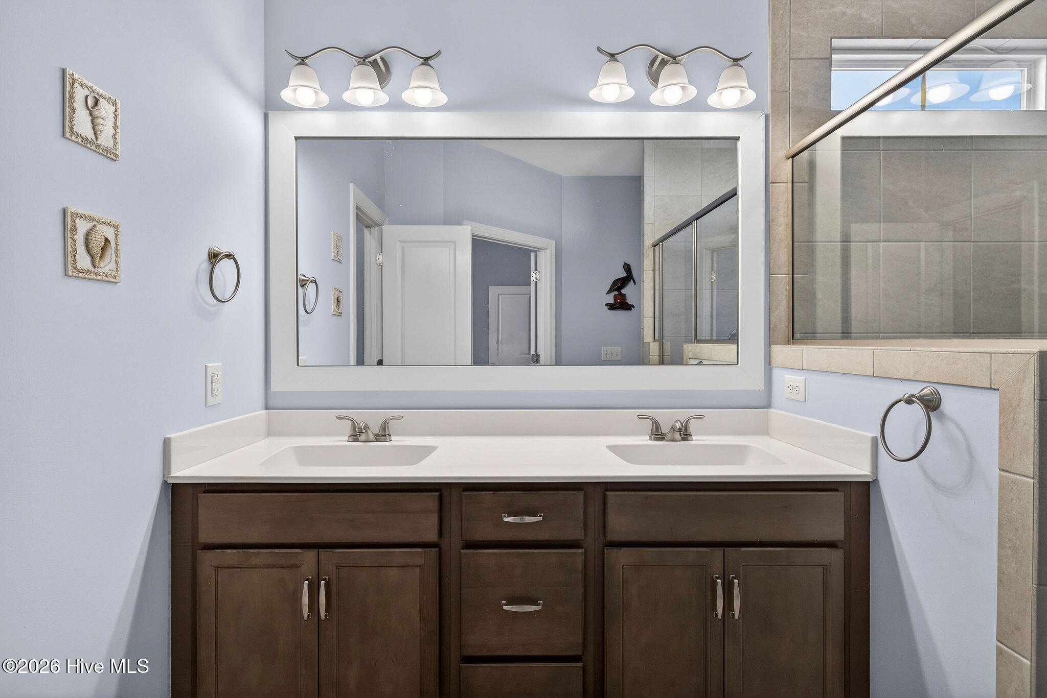 100563102 | Photo 23