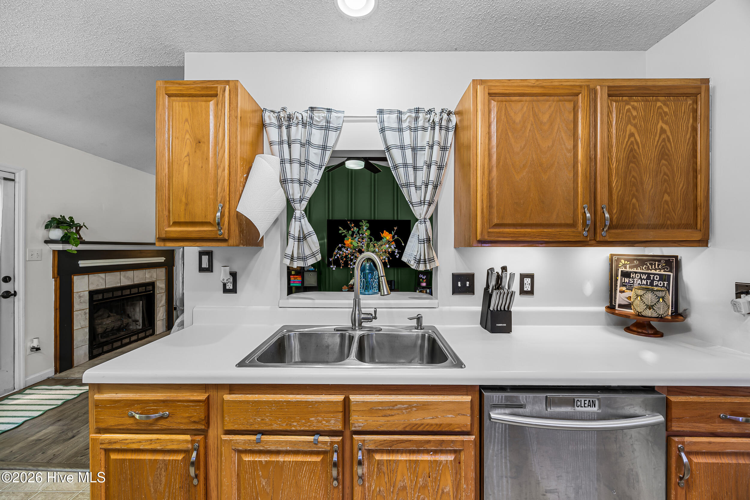 100566789 | Photo 27