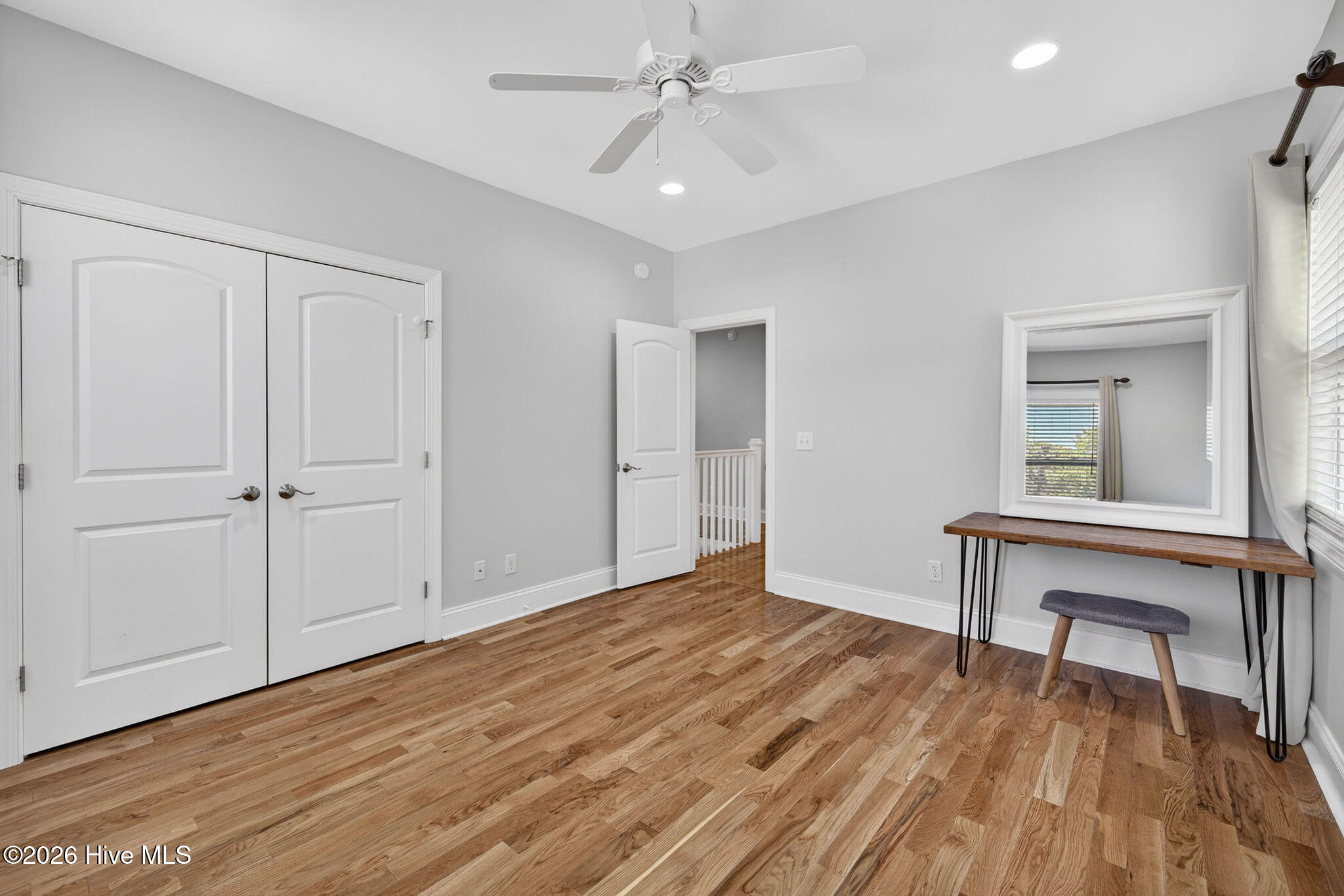 100570117 | Photo 38