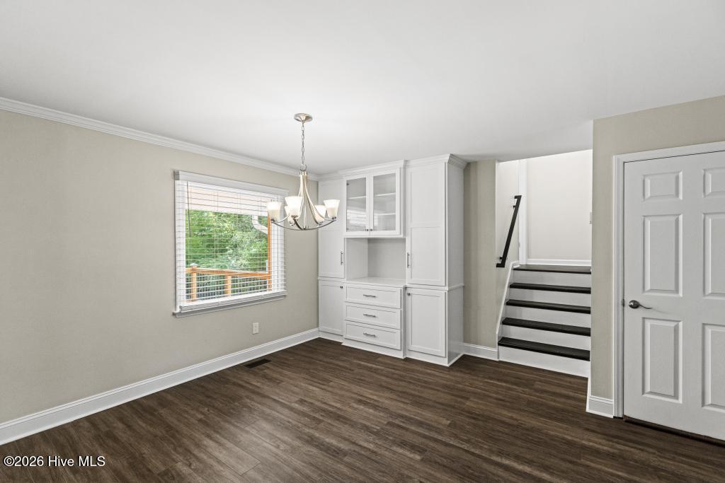 100570465 | Photo 12