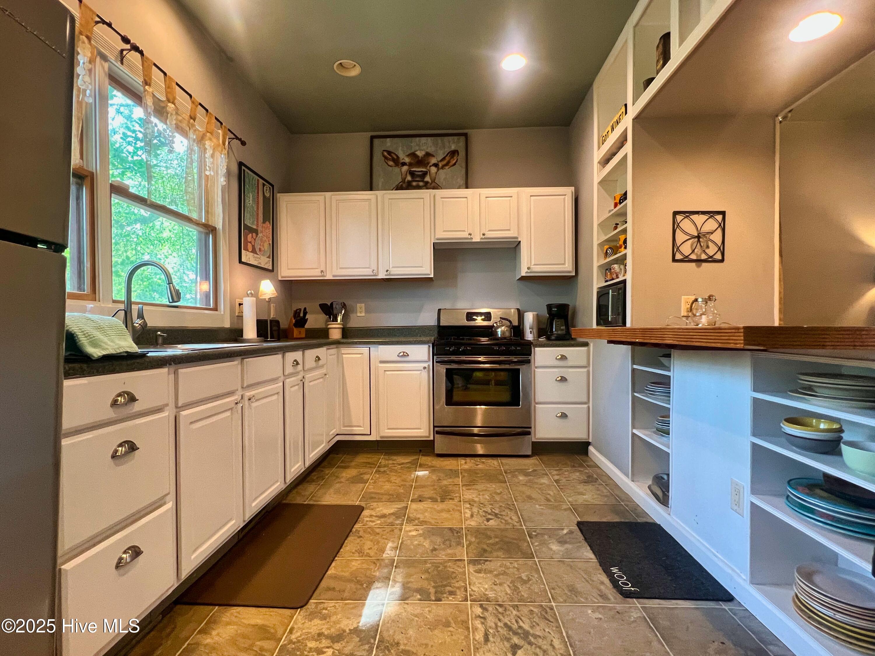 100509231 | Photo 32