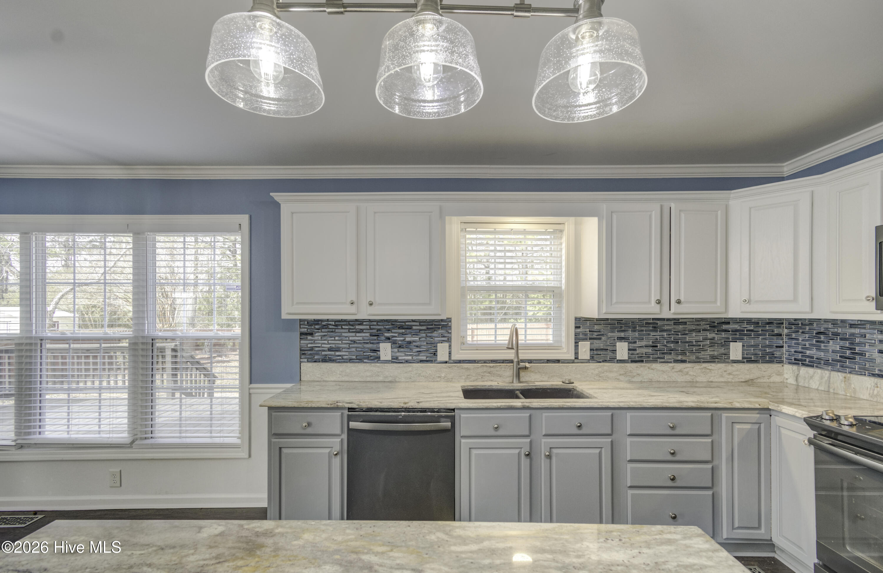 100549263 | Photo 26