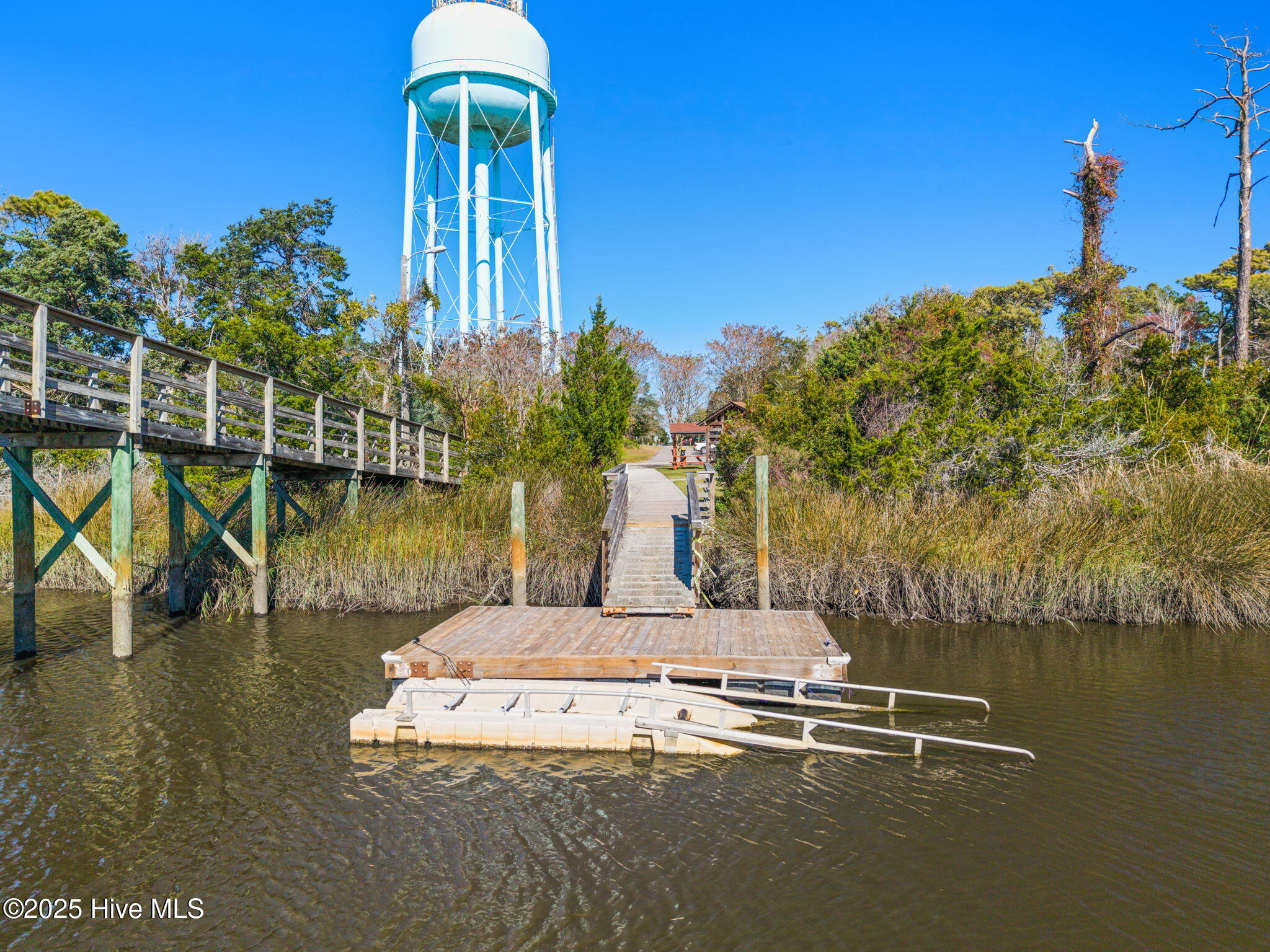 100541037 | Photo 38