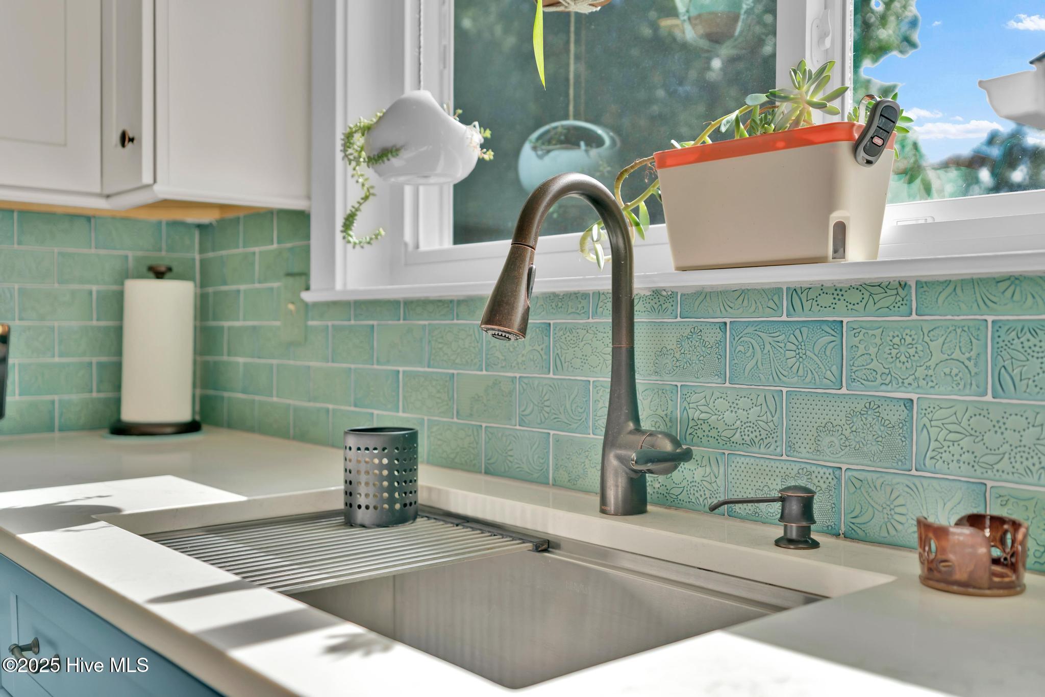 100540087 | Photo 14