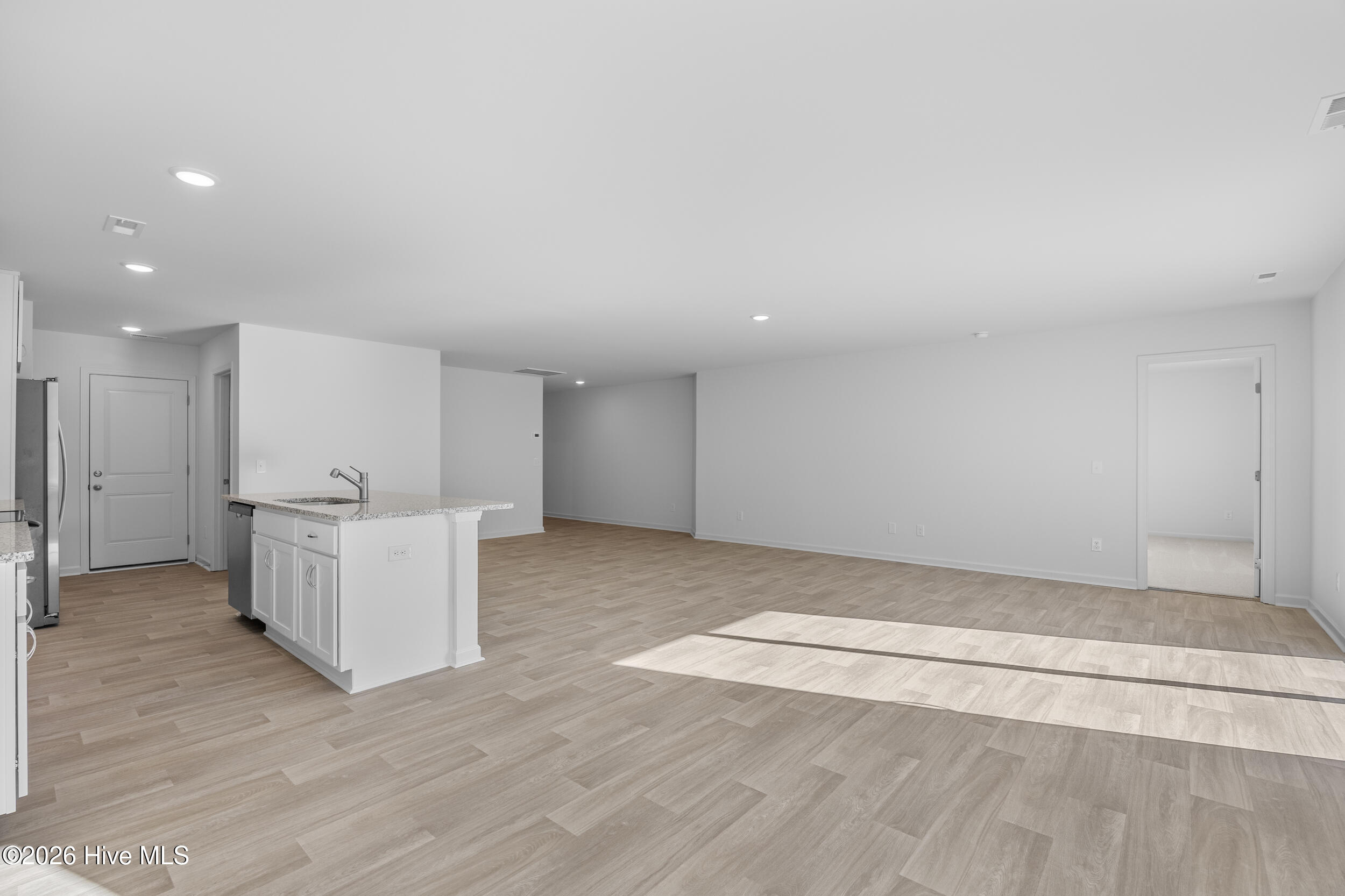 100548310 | Photo 17