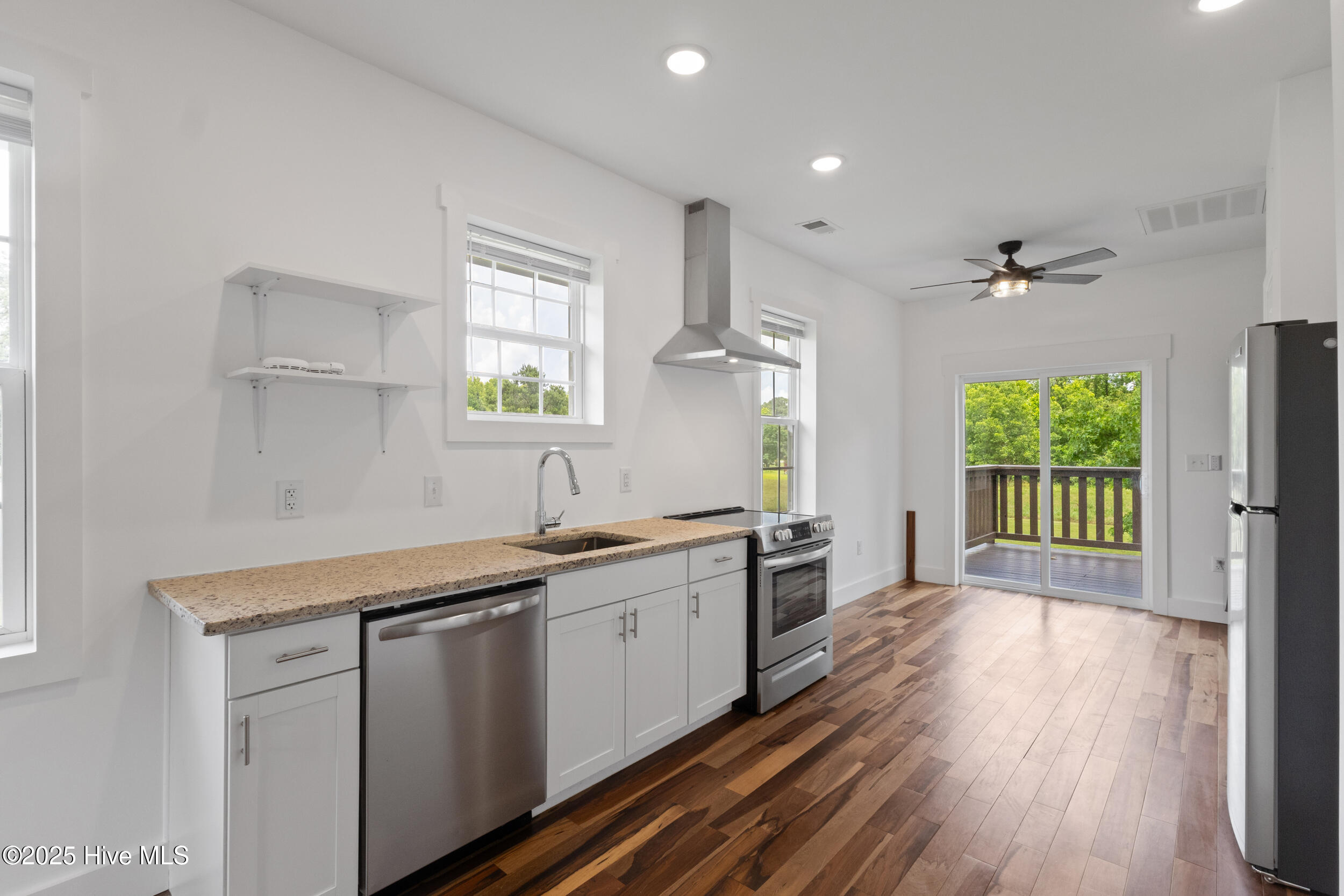 100513761 | Photo 11