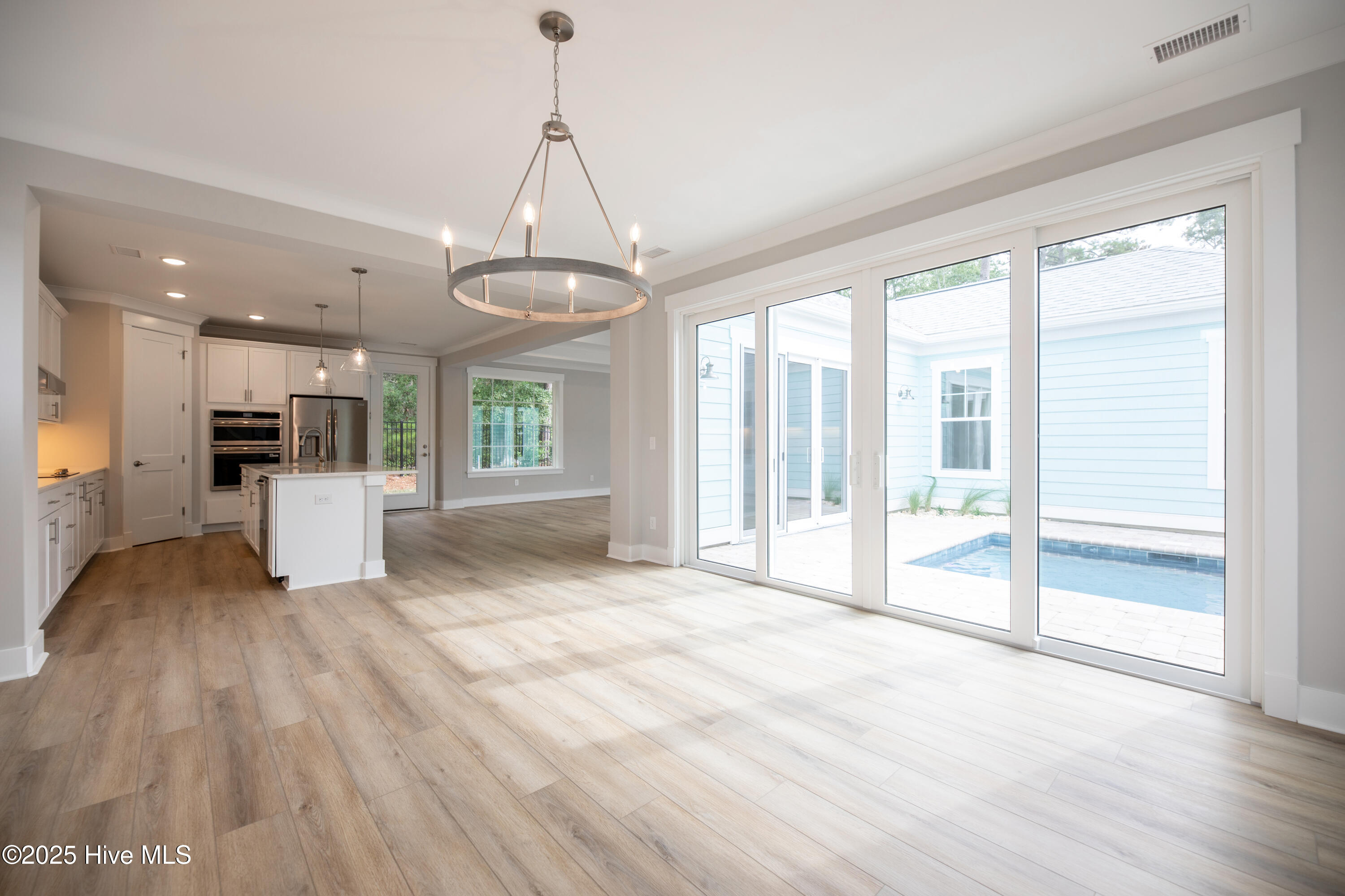 100521268 | Photo 10