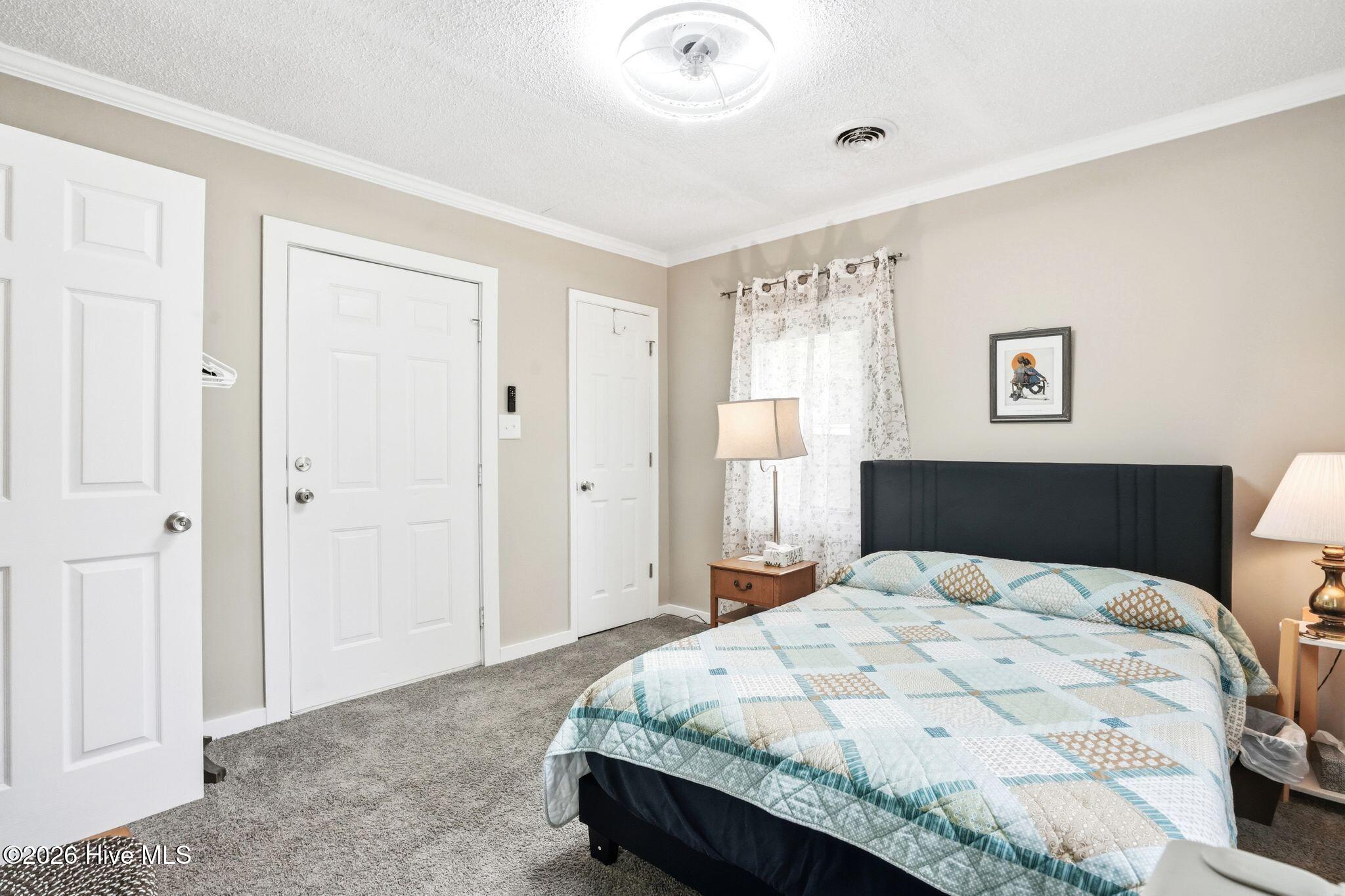 100565882 | Photo 26