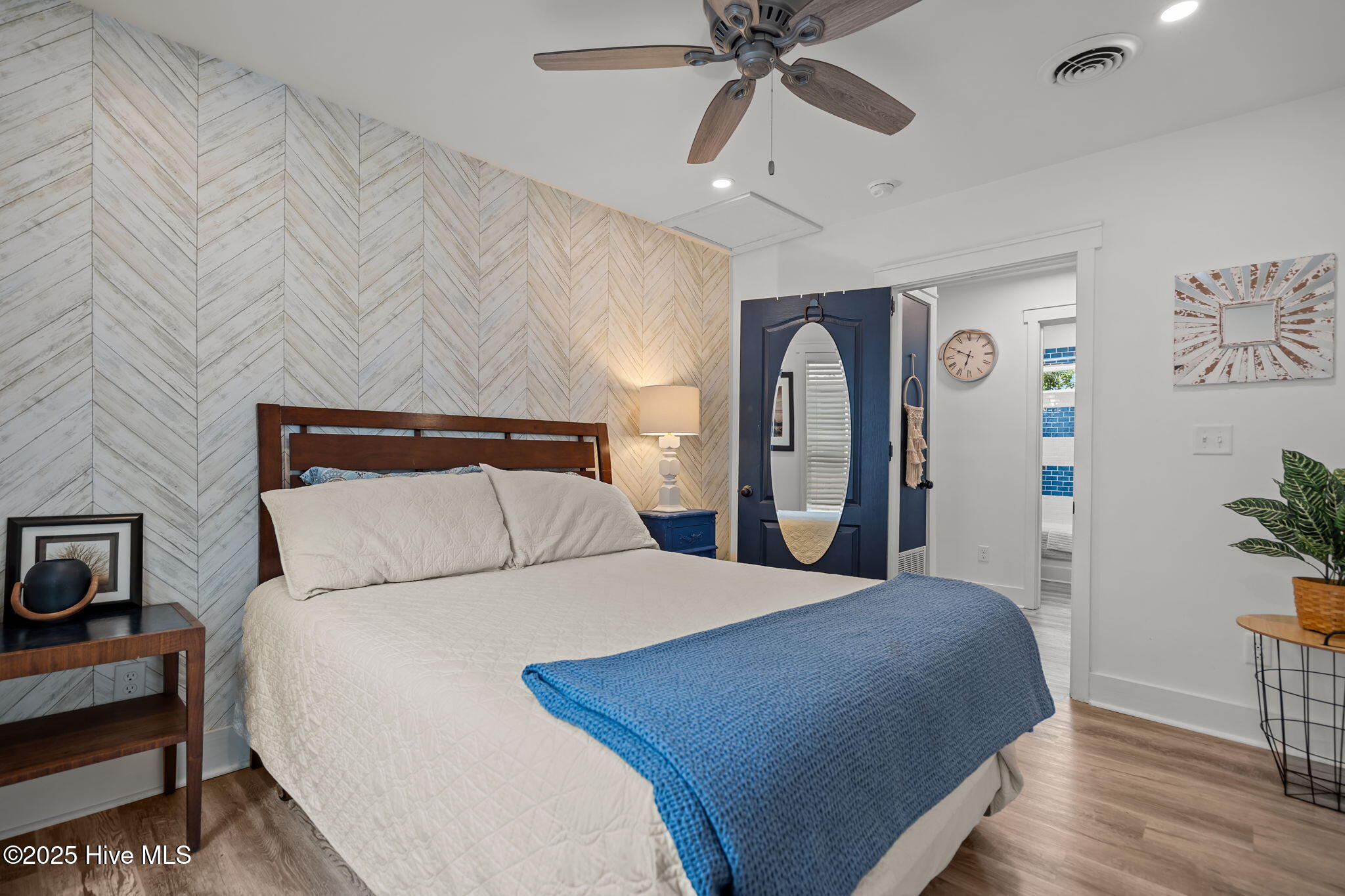 100525680 | Photo 34