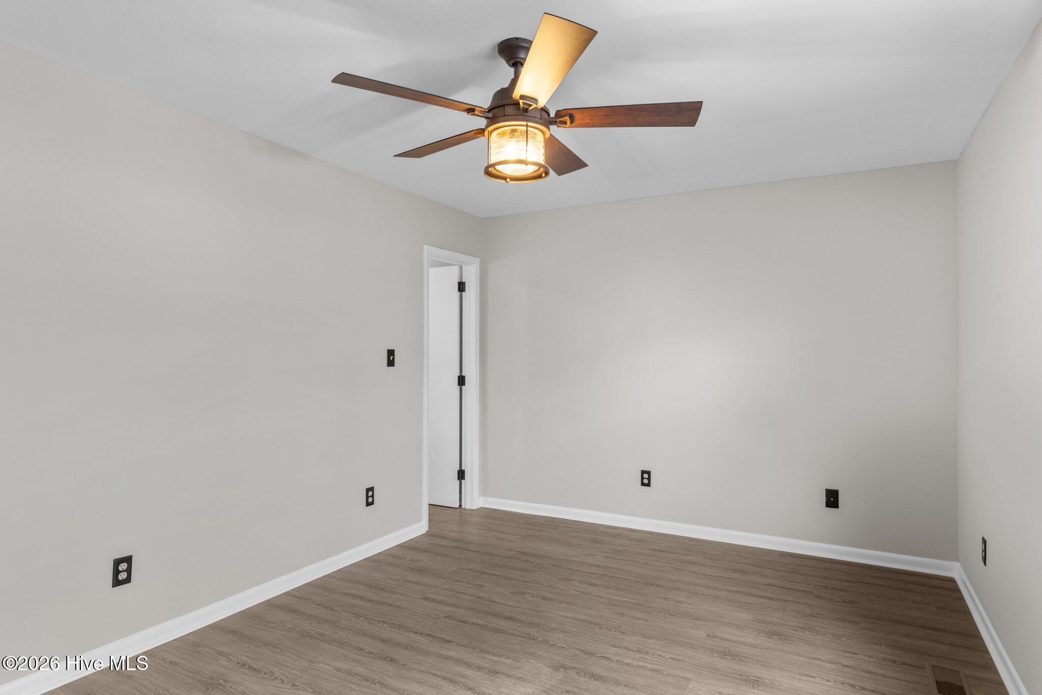 100565662 | Photo 20