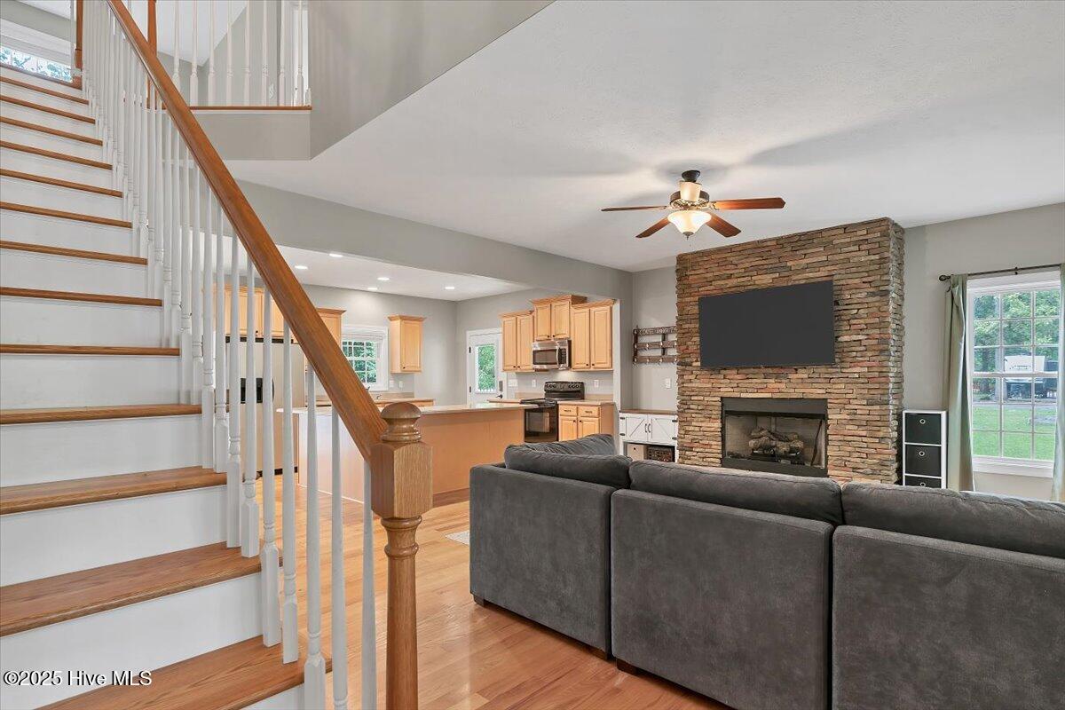 24-47_230 Oakwood Dr