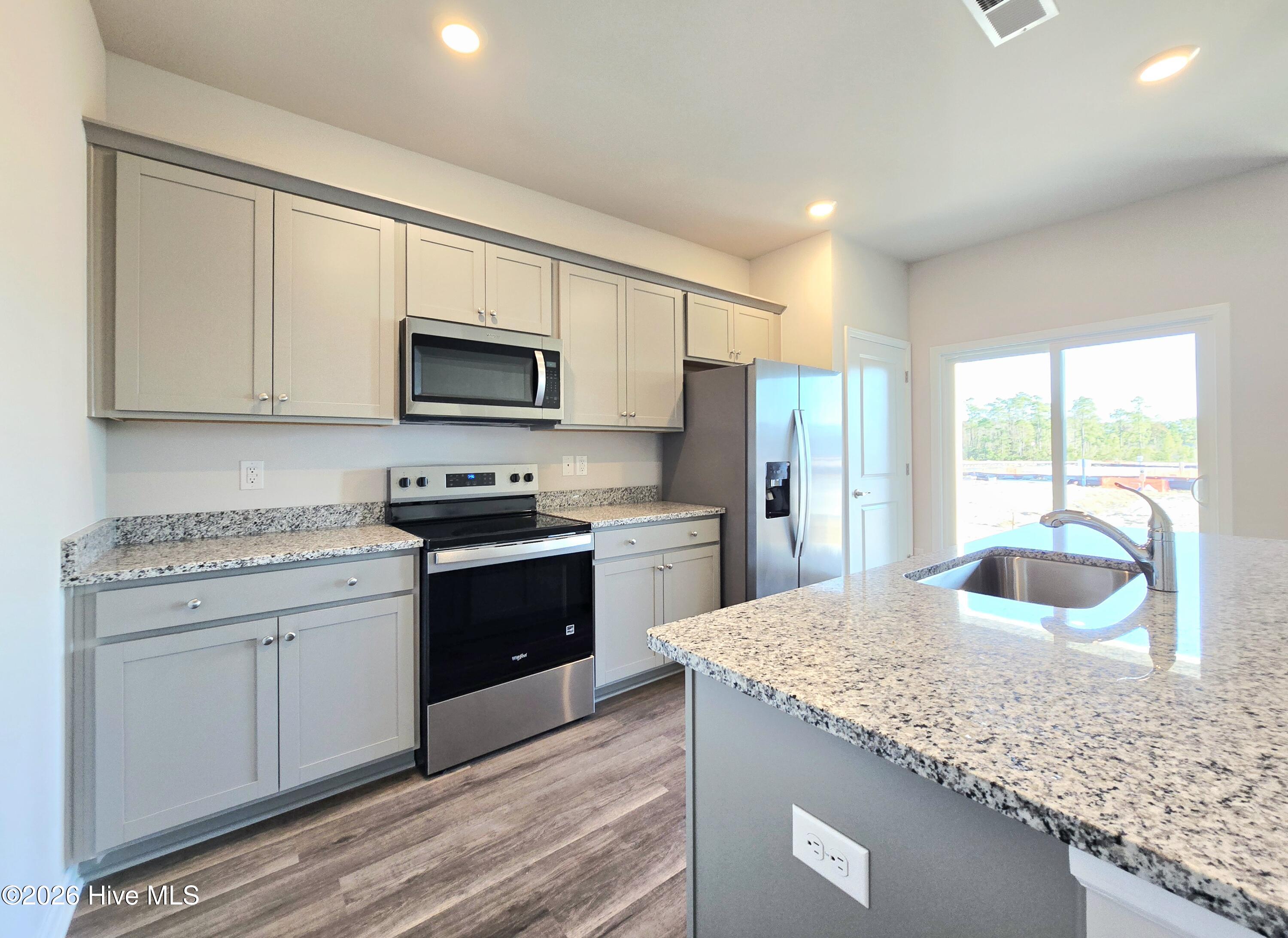 100541756 | Photo 10