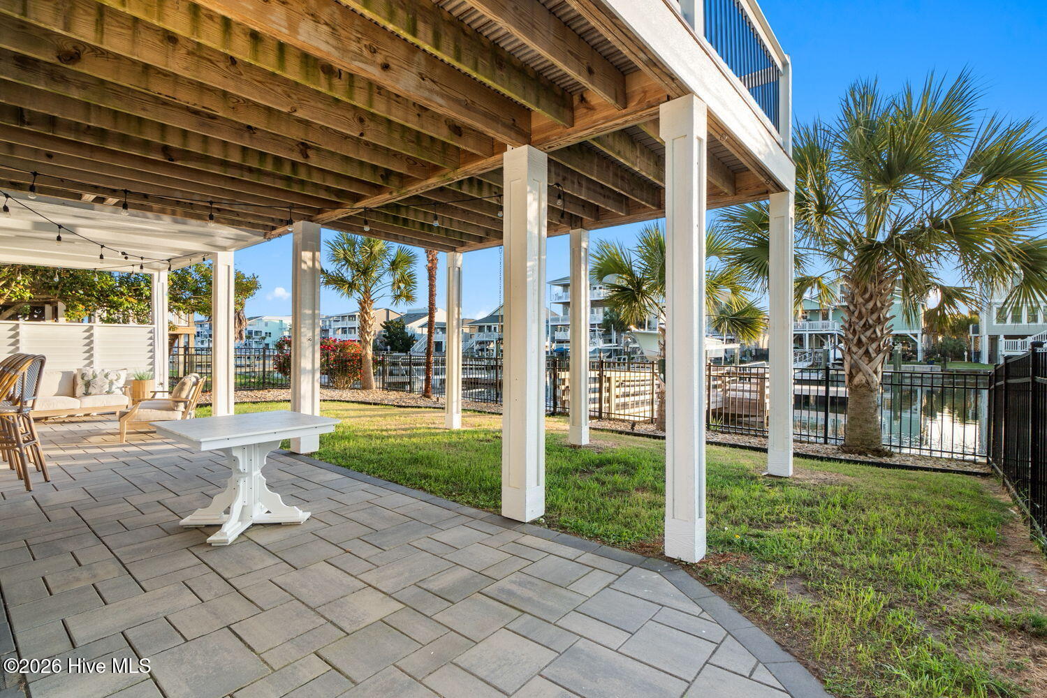 100569670 | Photo 40