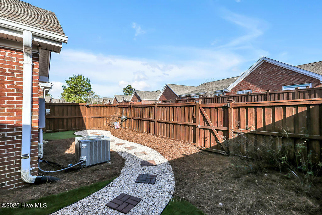 100549657 | Photo 17