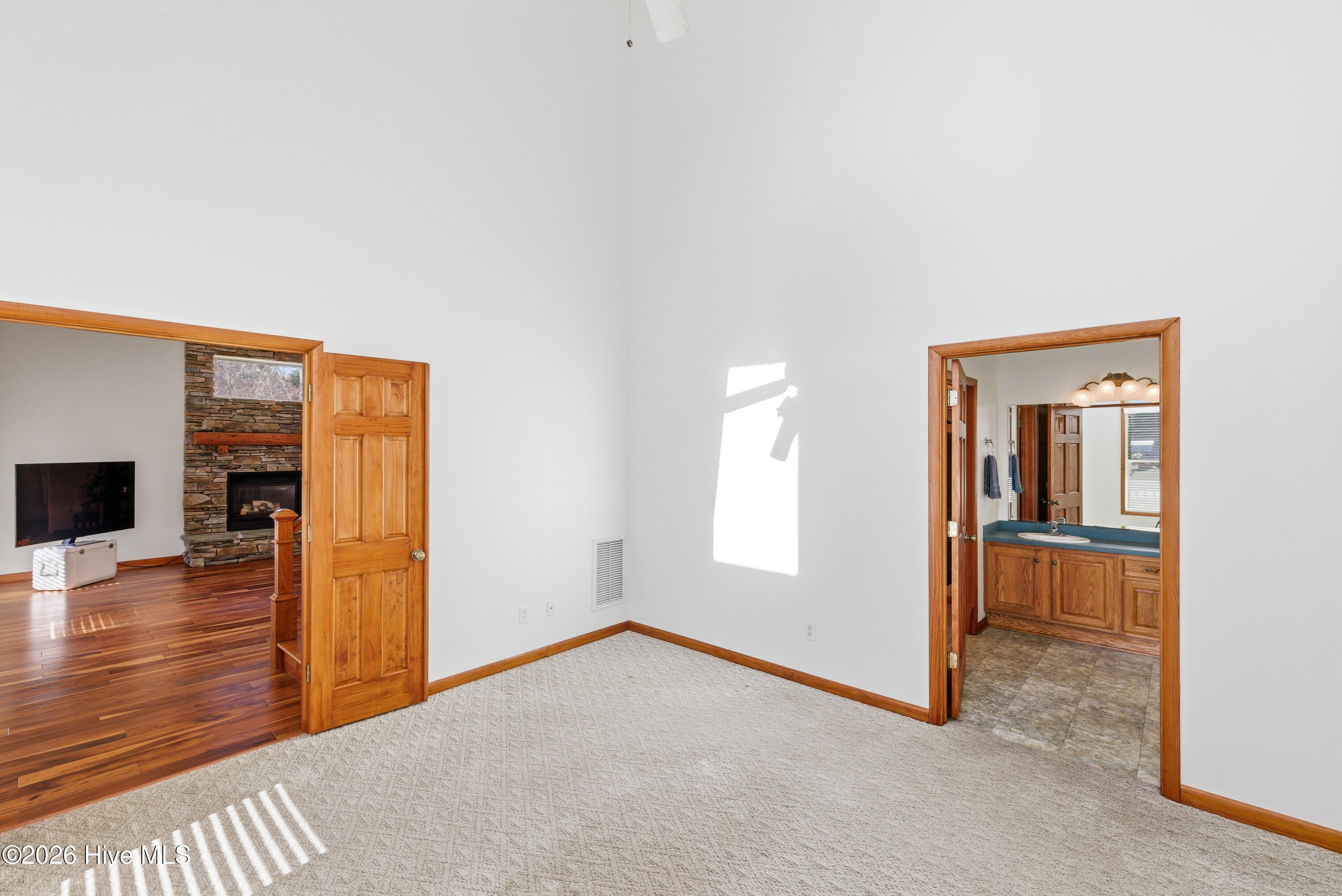 100558981 | Photo 11