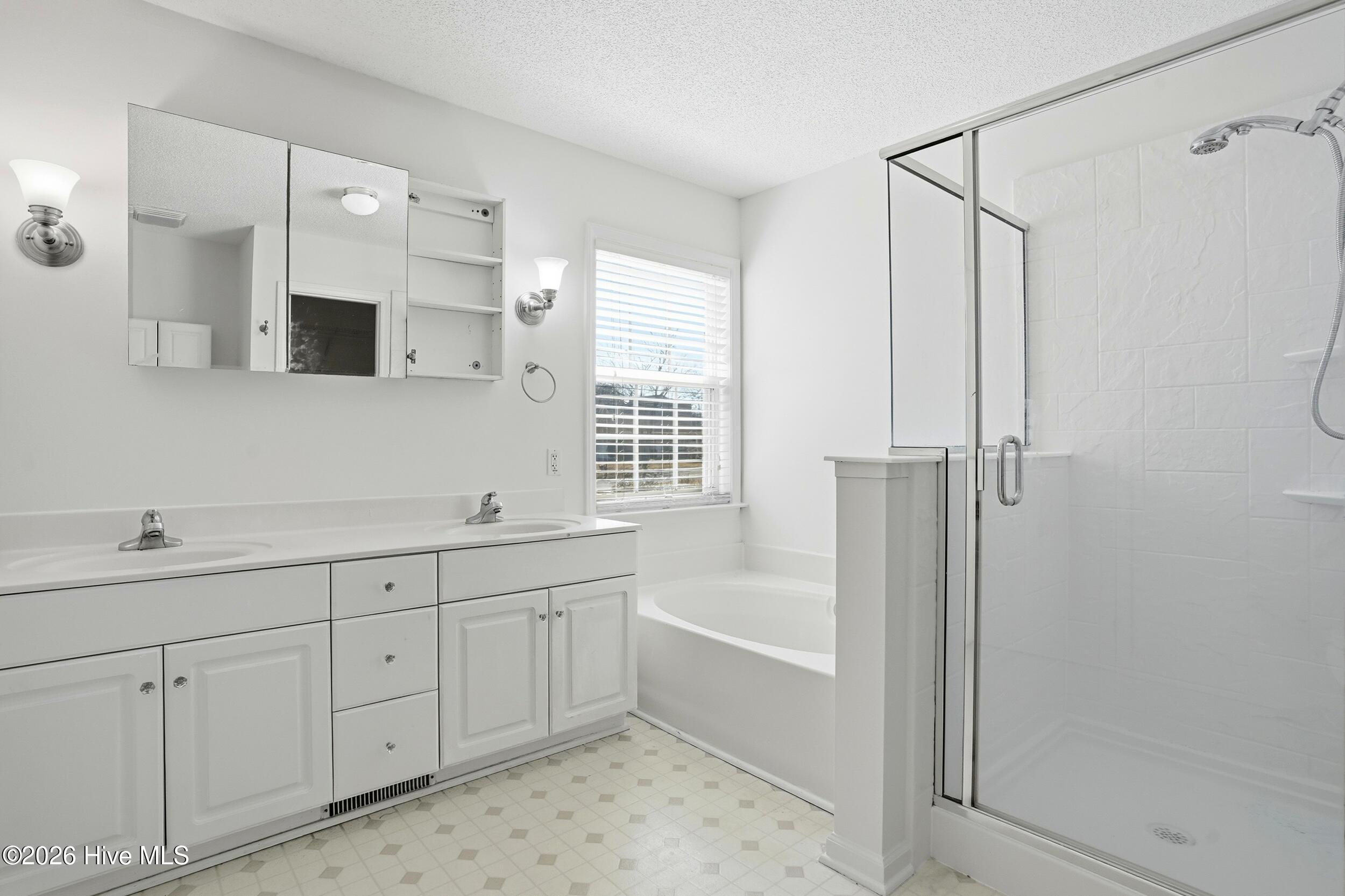 100553859 | Photo 21