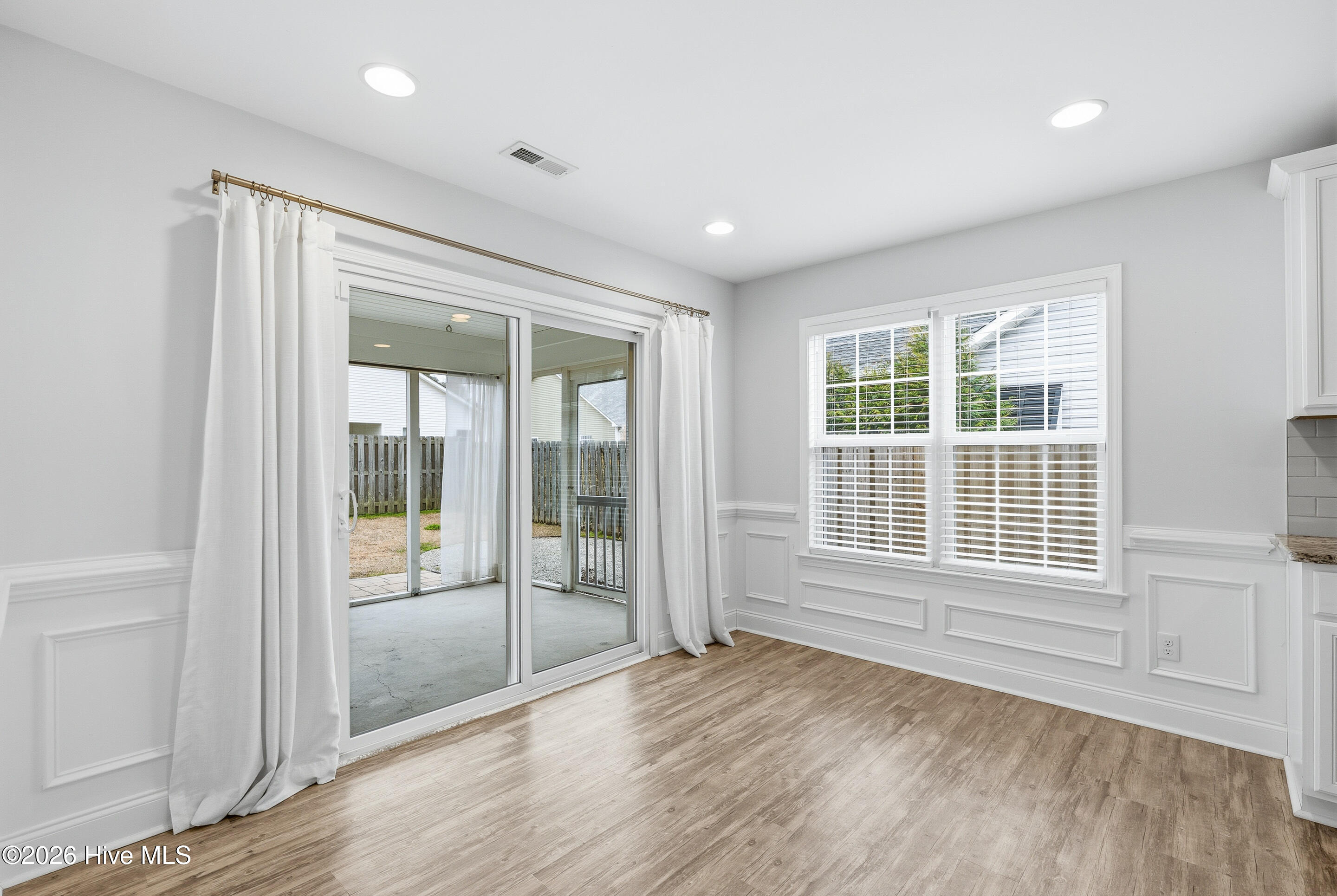 100557566 | Photo 13