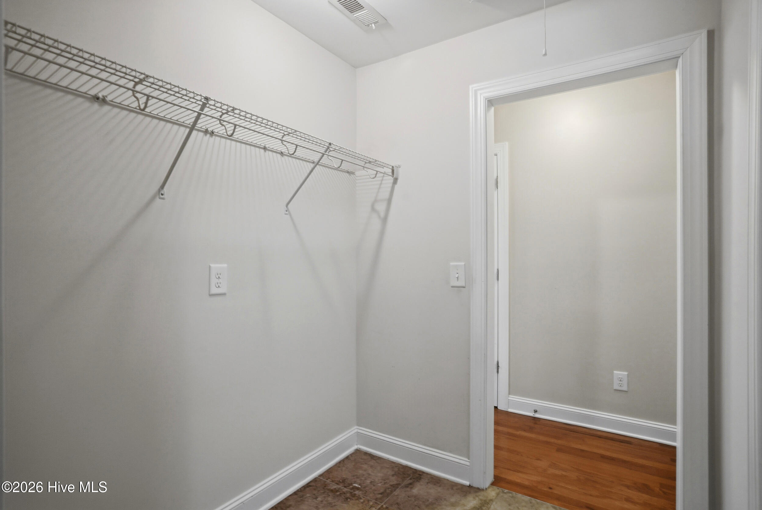 100564598 | Photo 28