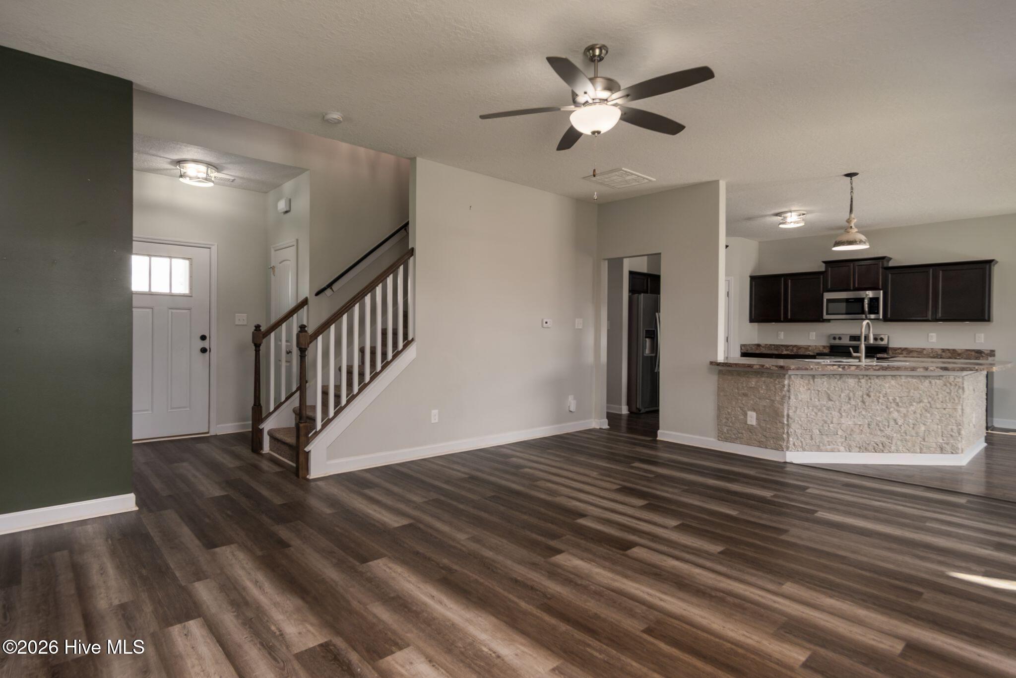 100566459 | Photo 14