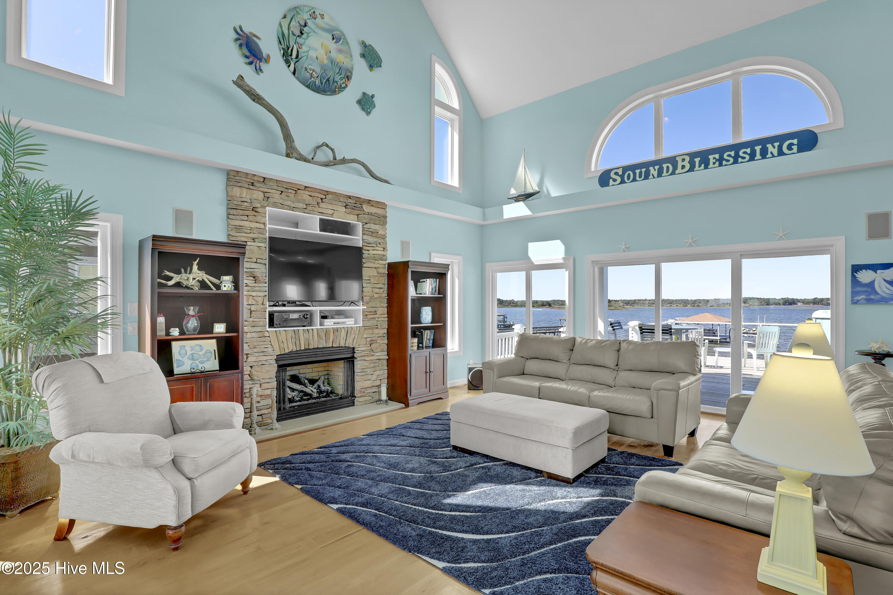 100537166 | Photo 17