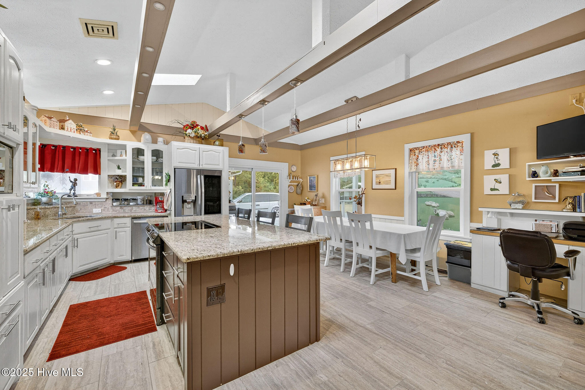 100542936 | Photo 37