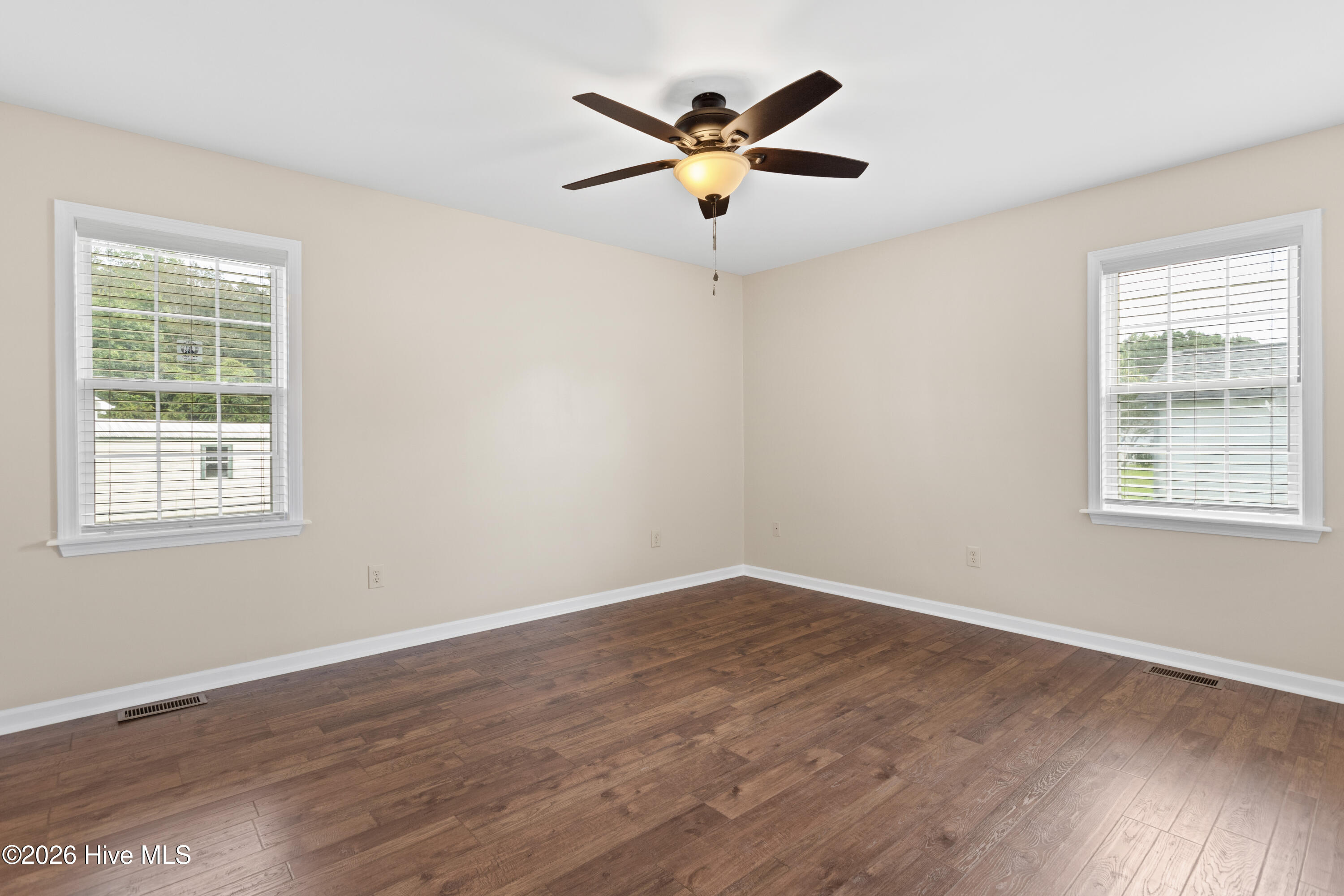 100562403 | Photo 11