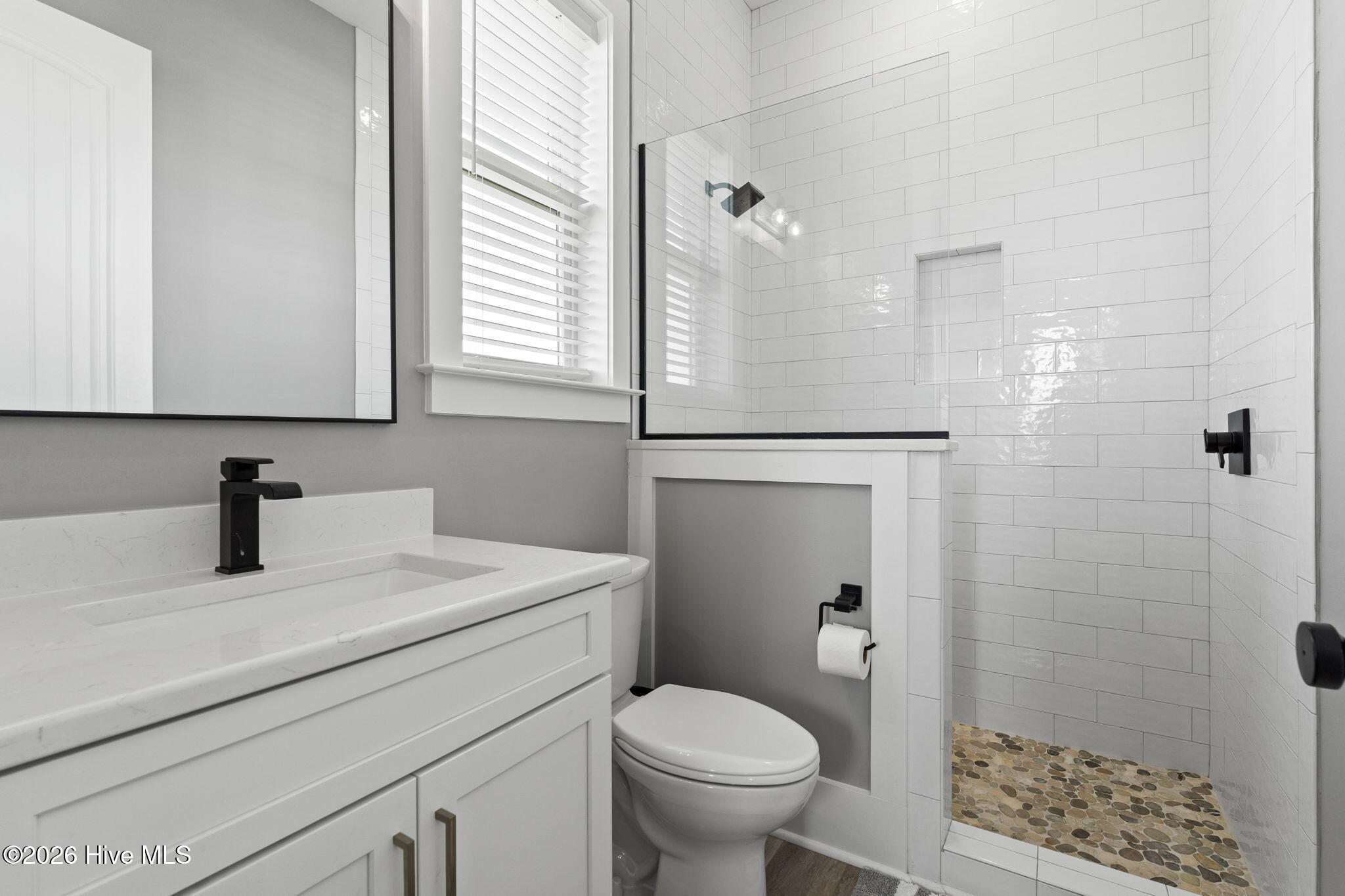 100564964 | Photo 47