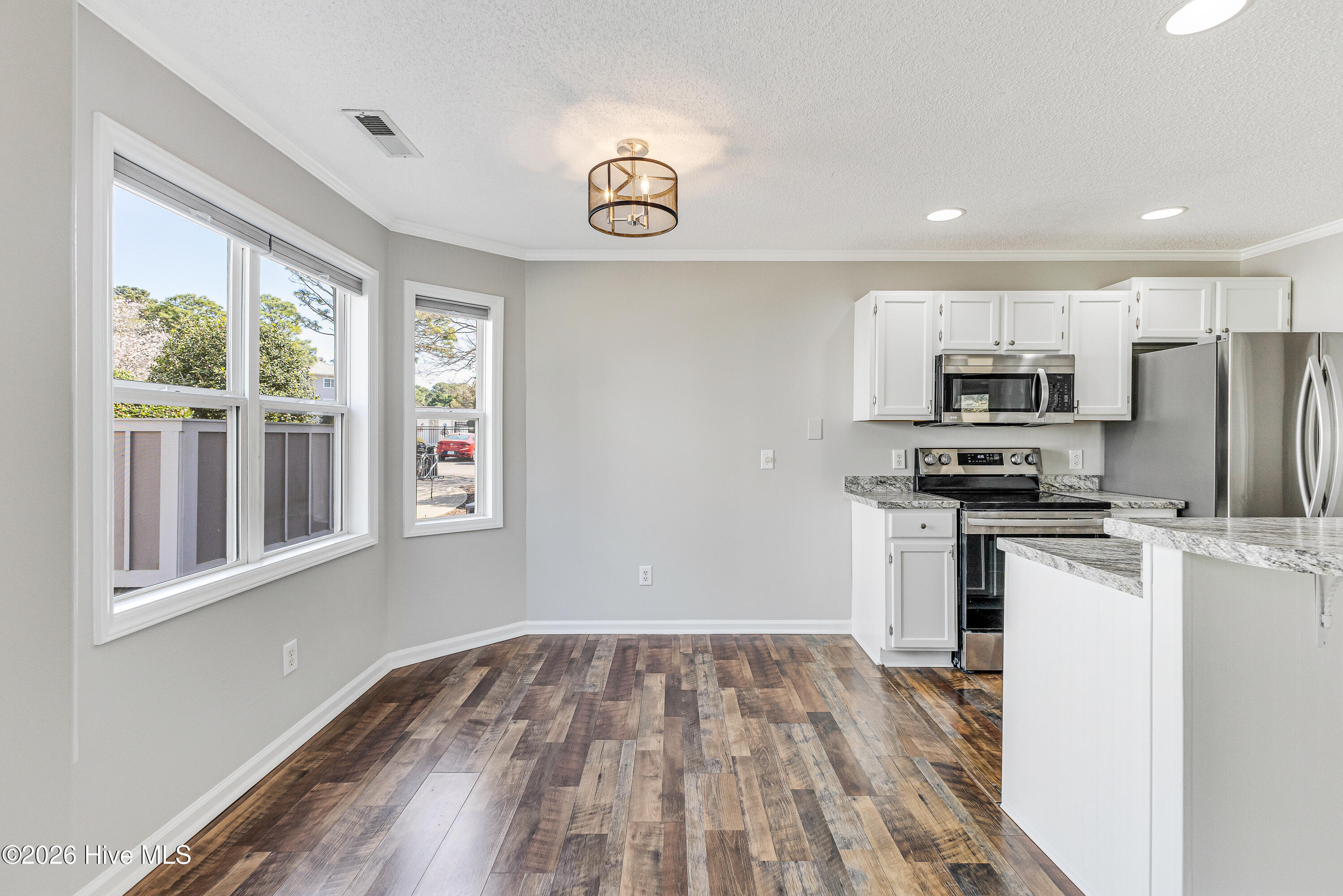 100562501 | Photo 17