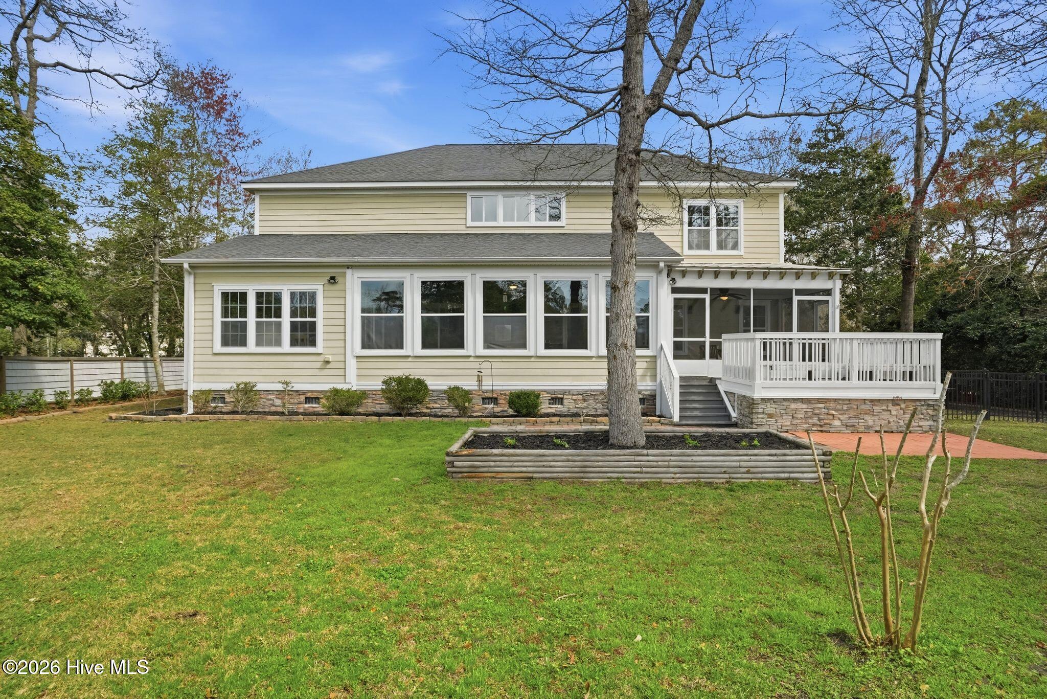 100560935 | Photo 81