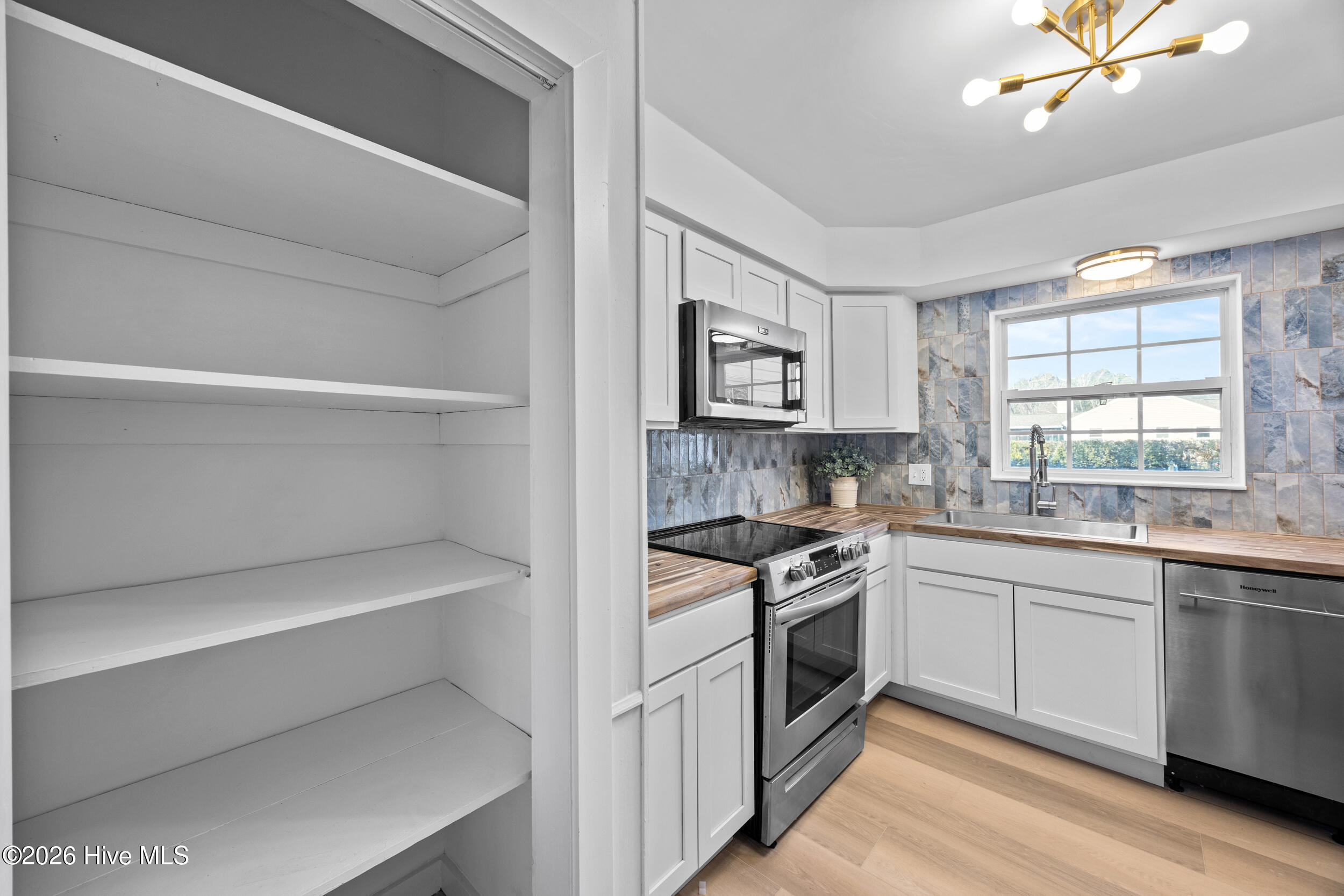 100557284 | Photo 13