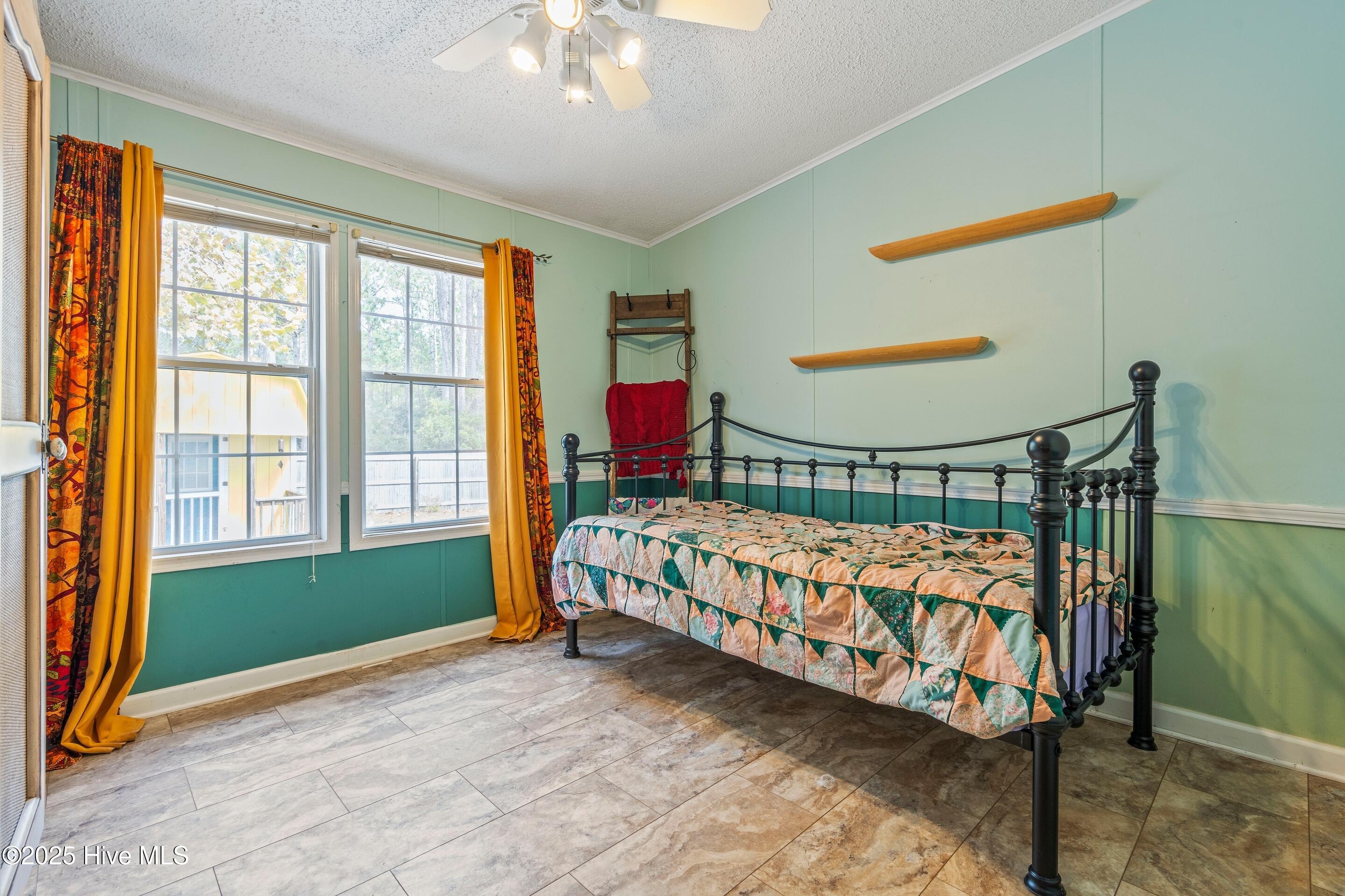 100535667 | Photo 36